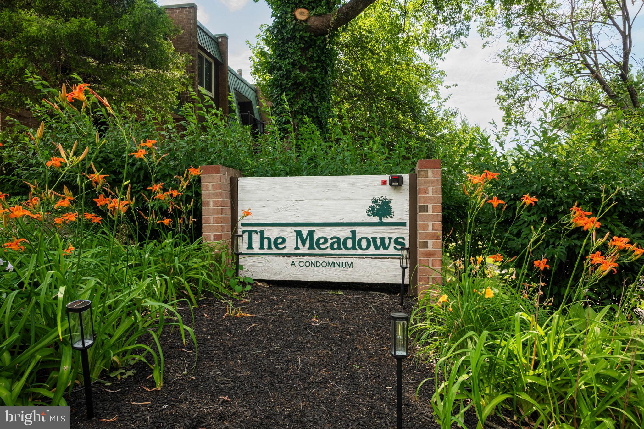 823 MEADOWVIEW LANE 823