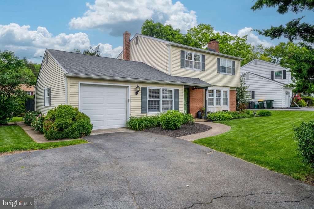 Photo of 1818 Longview Drive, LANCASTER, PA 17601 (MLS # PALA2070614)