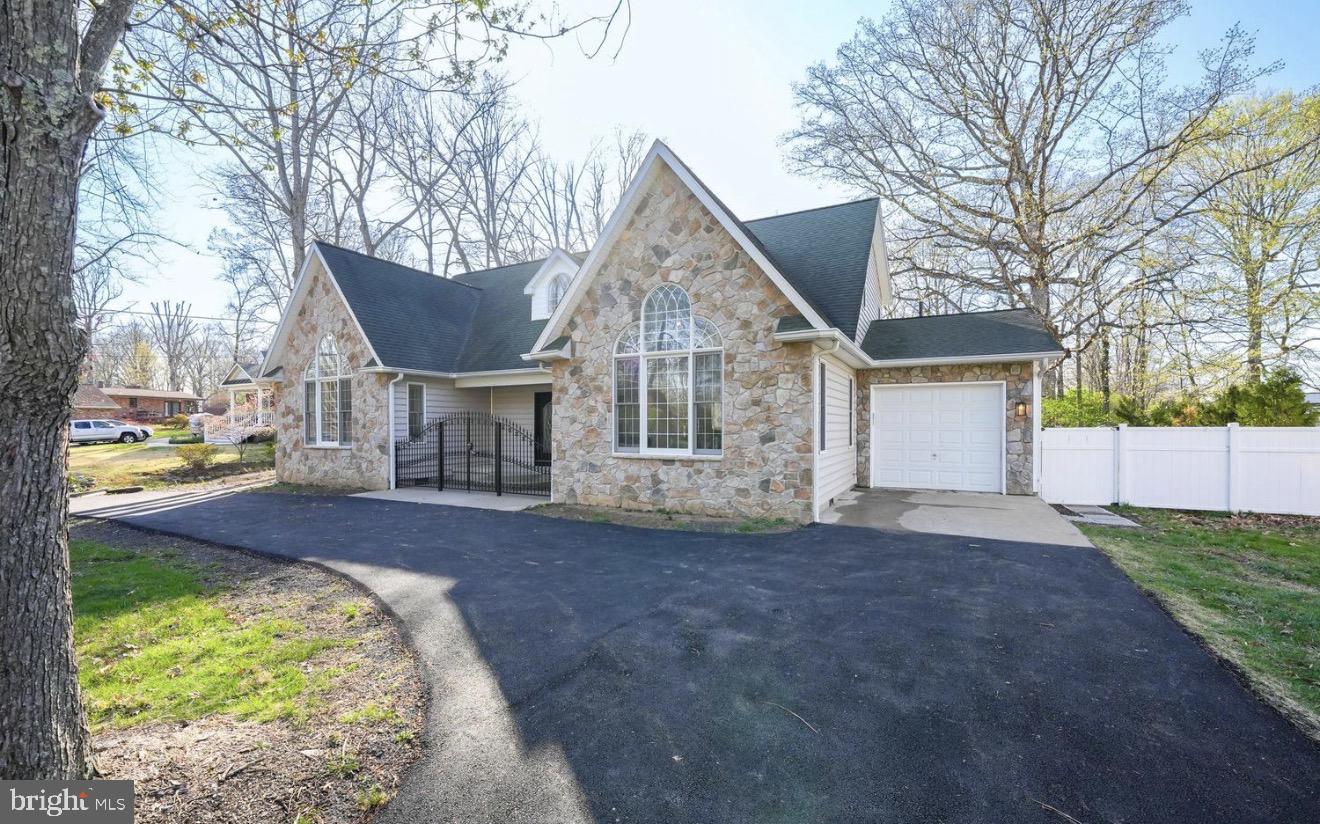 FAIRFAX ACRES - Residential