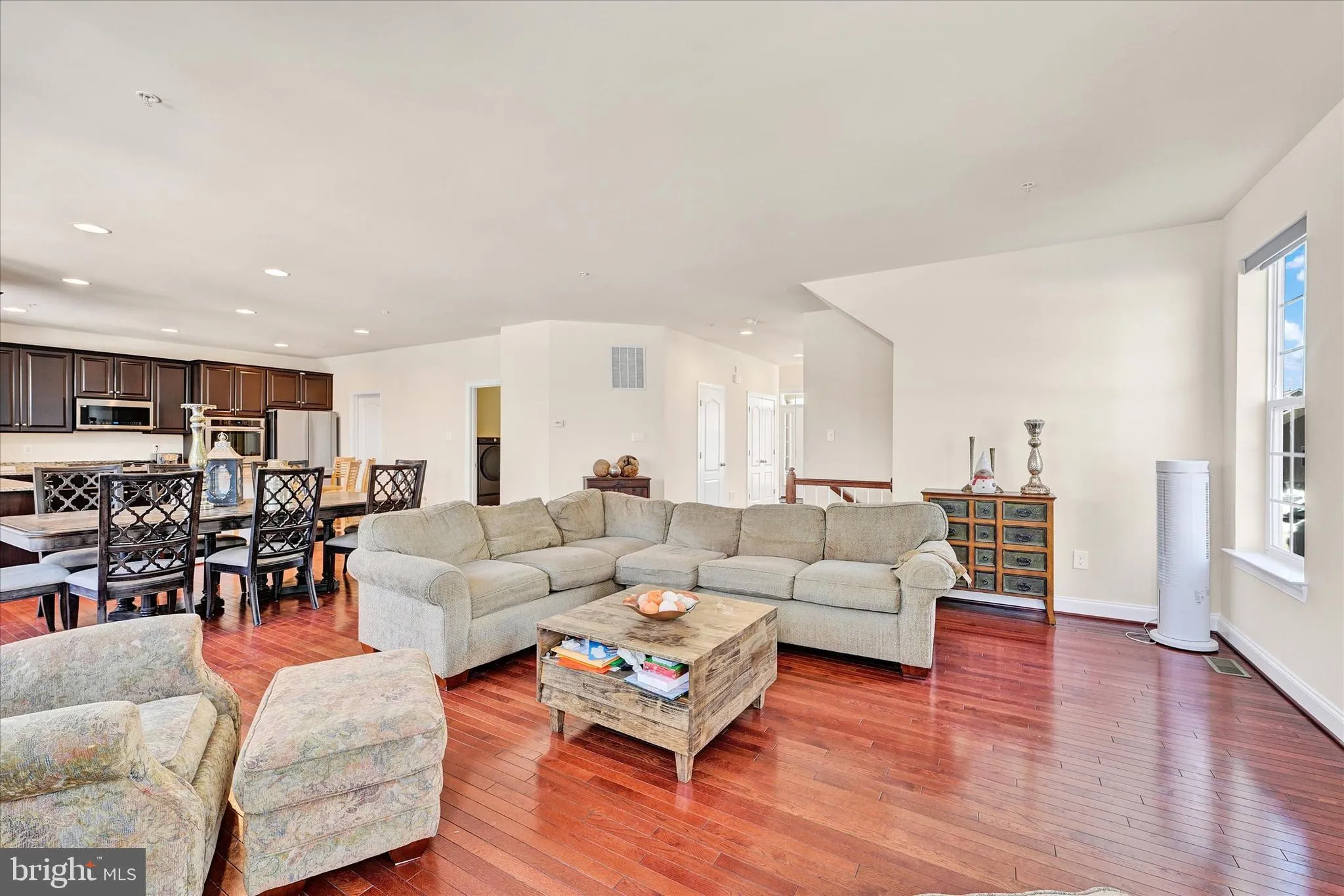 Glen Burnie, Maryland 21060, United States, 4 Bedrooms Bedrooms, ,3 BathroomsBathrooms,Residential,Pending,23182