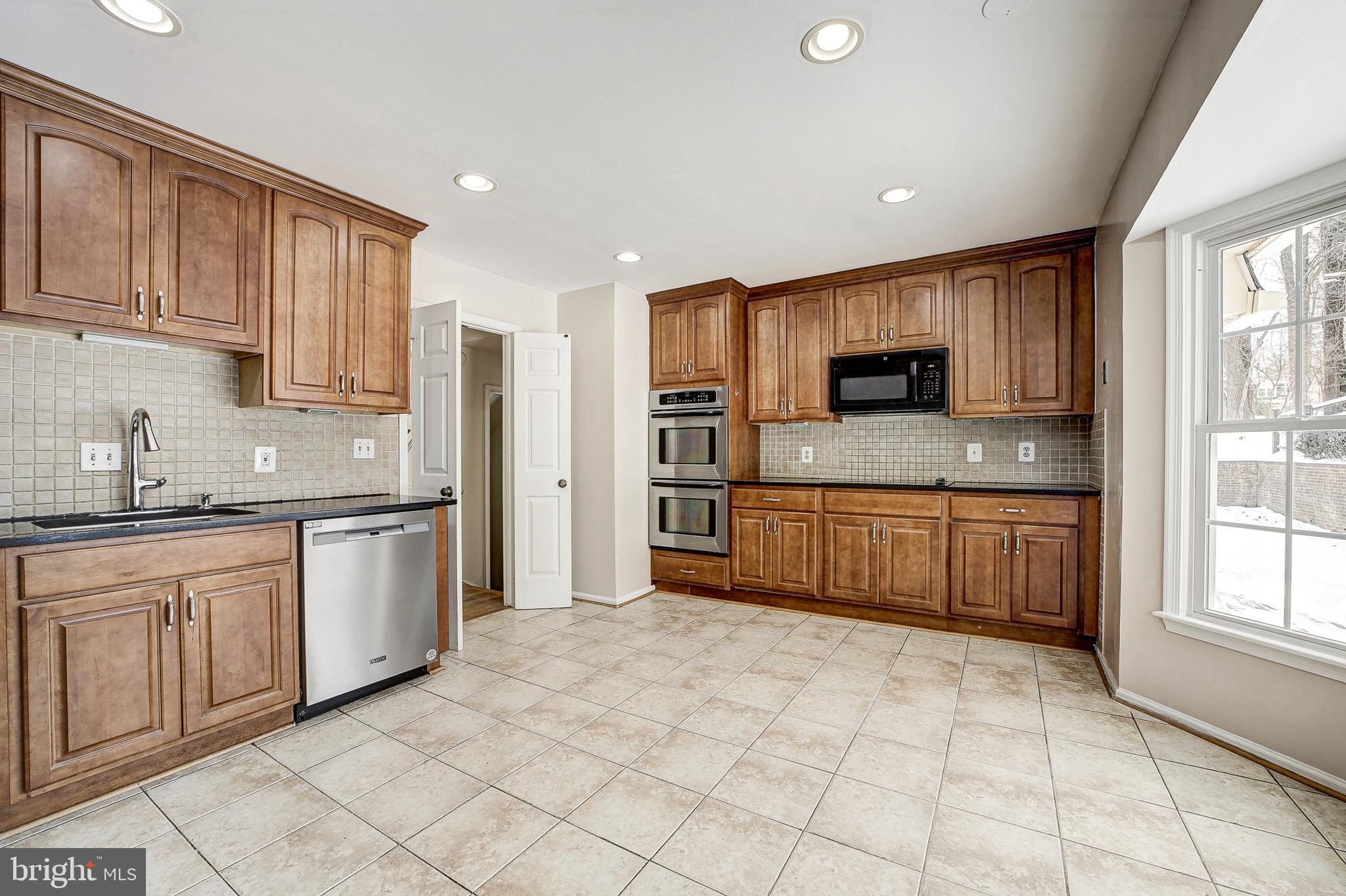 PINE KNOLLS - Residential Lease