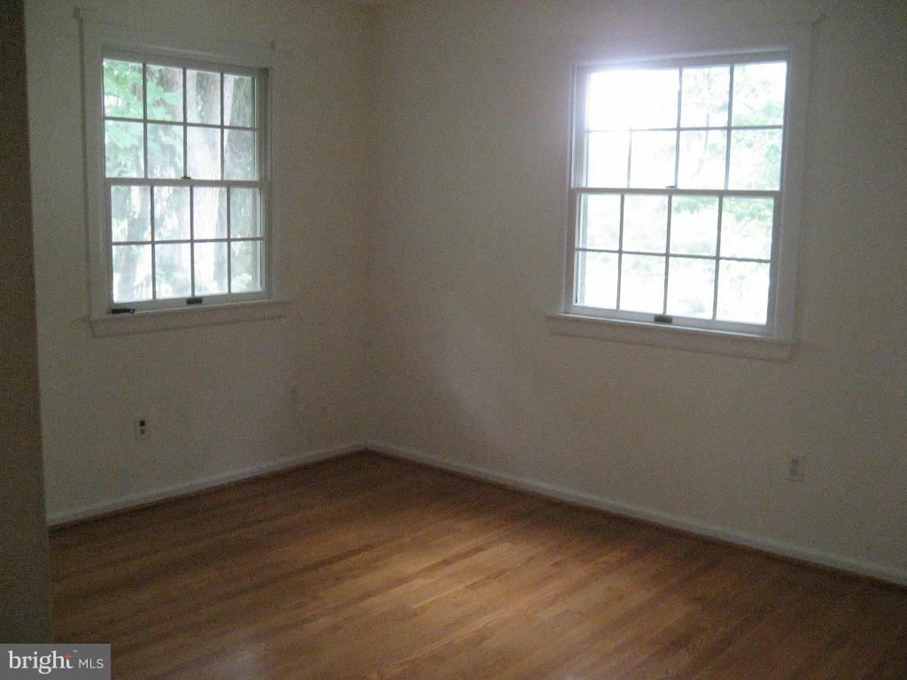 VIENNA WOODS - Residential Lease