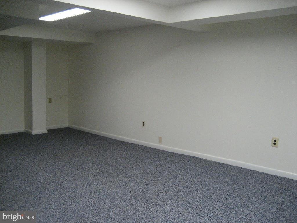 VIENNA WOODS - Residential Lease