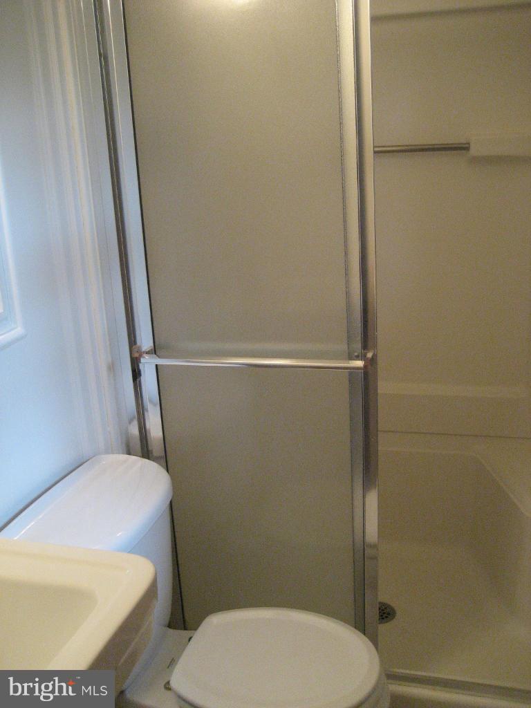 VIENNA WOODS - Residential Lease