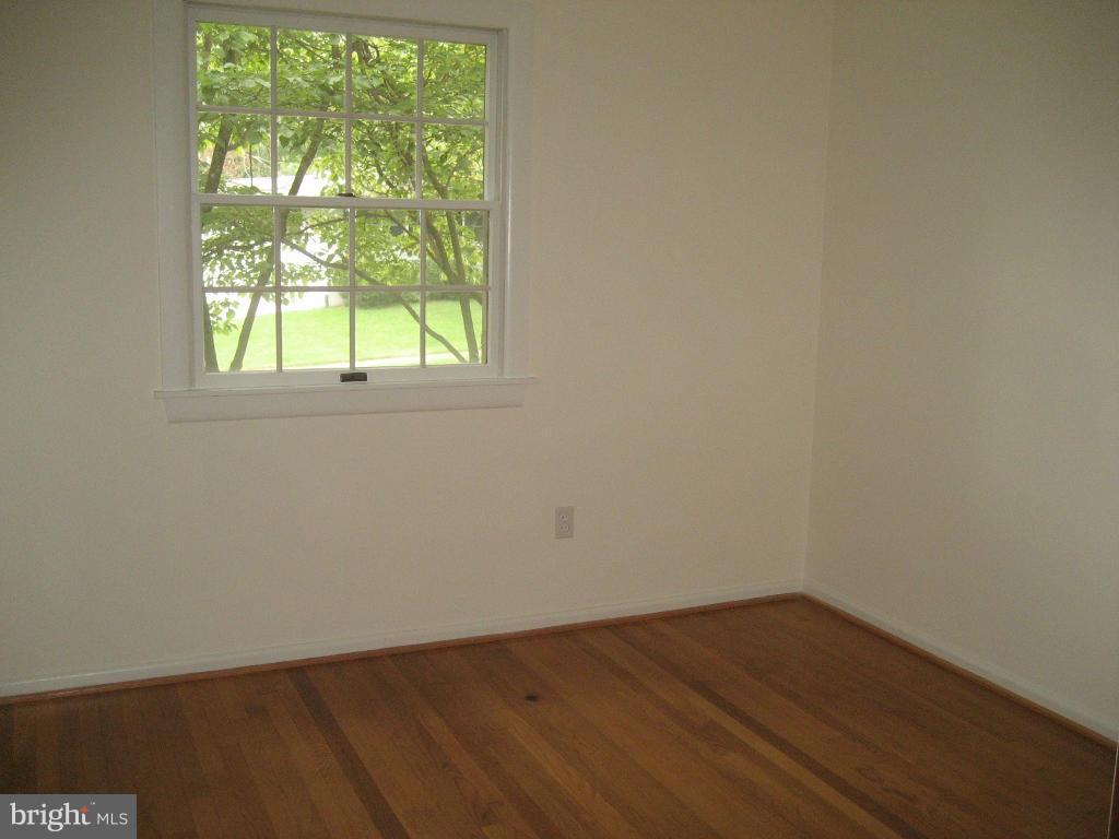 VIENNA WOODS - Residential Lease