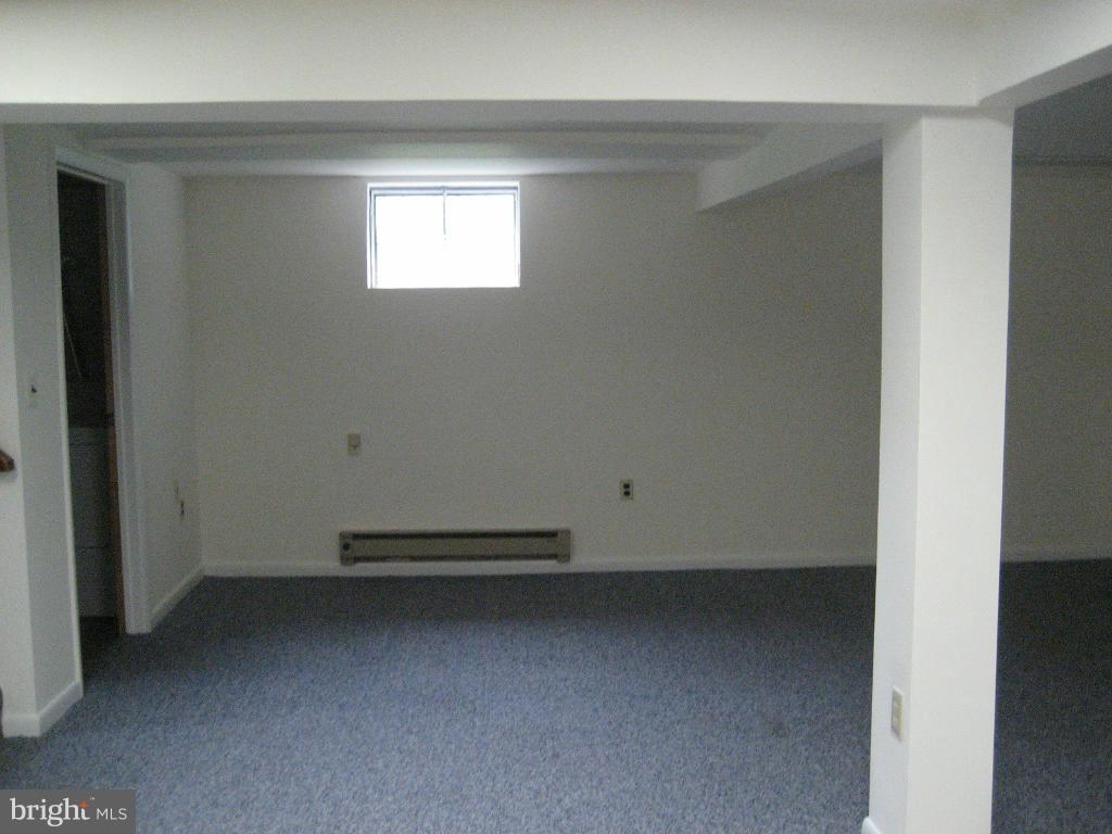 VIENNA WOODS - Residential Lease