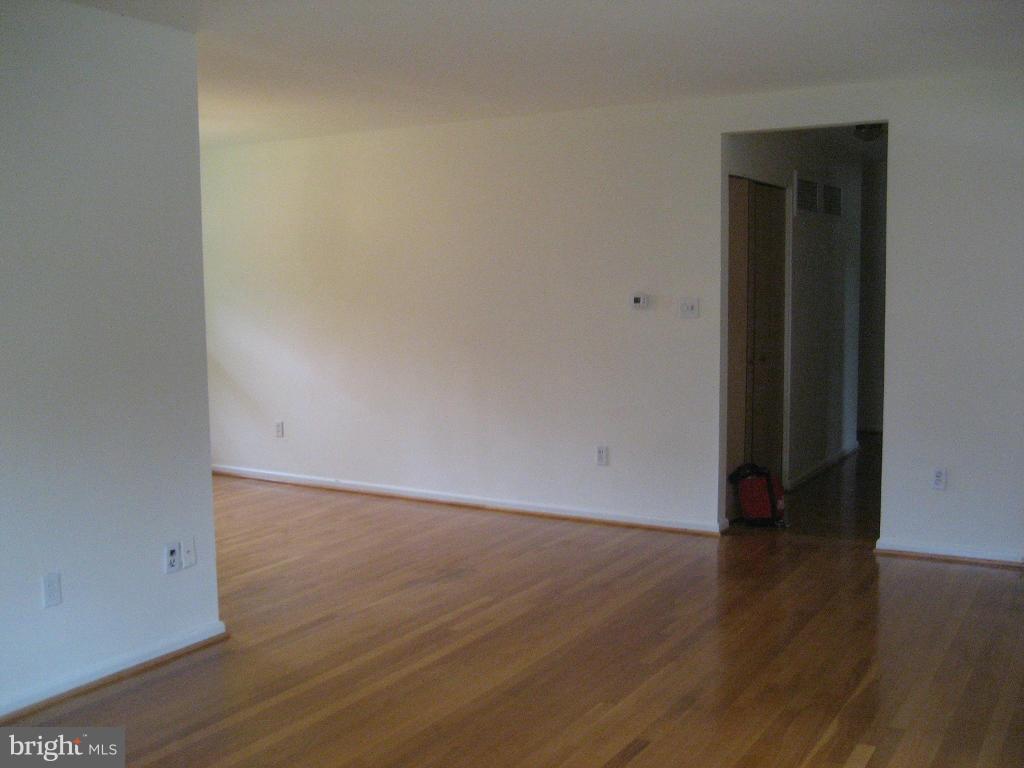 VIENNA WOODS - Residential Lease