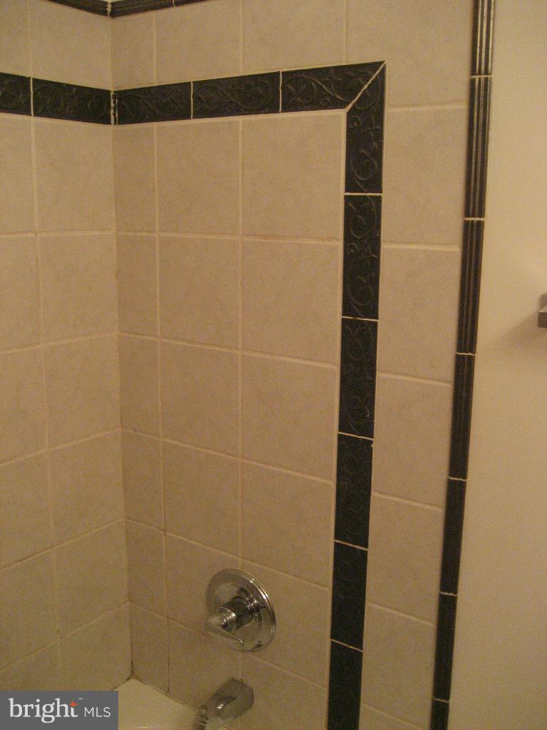 VIENNA WOODS - Residential Lease