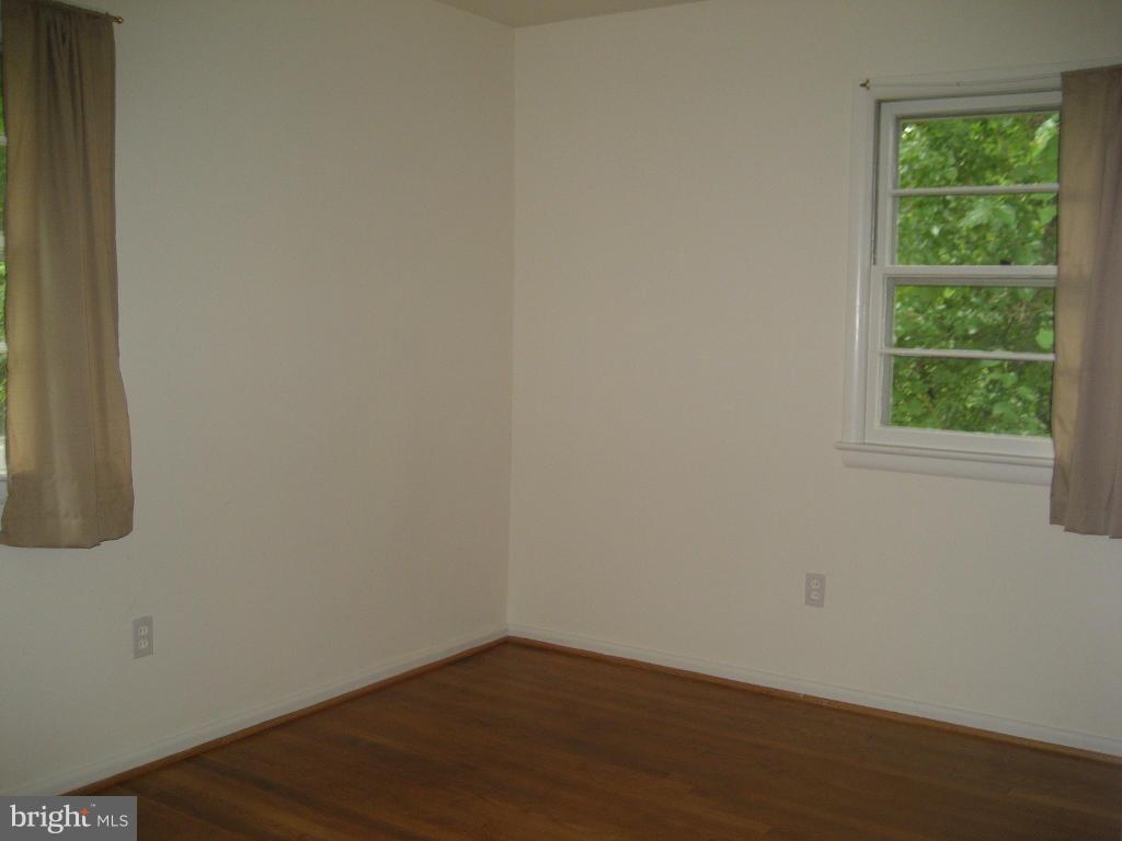 VIENNA WOODS - Residential Lease