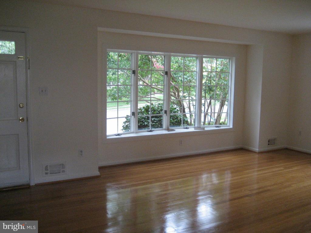 VIENNA WOODS - Residential Lease