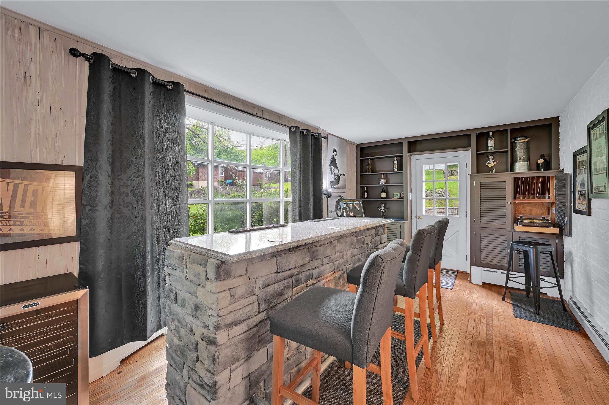 YORKVILLE - Residential