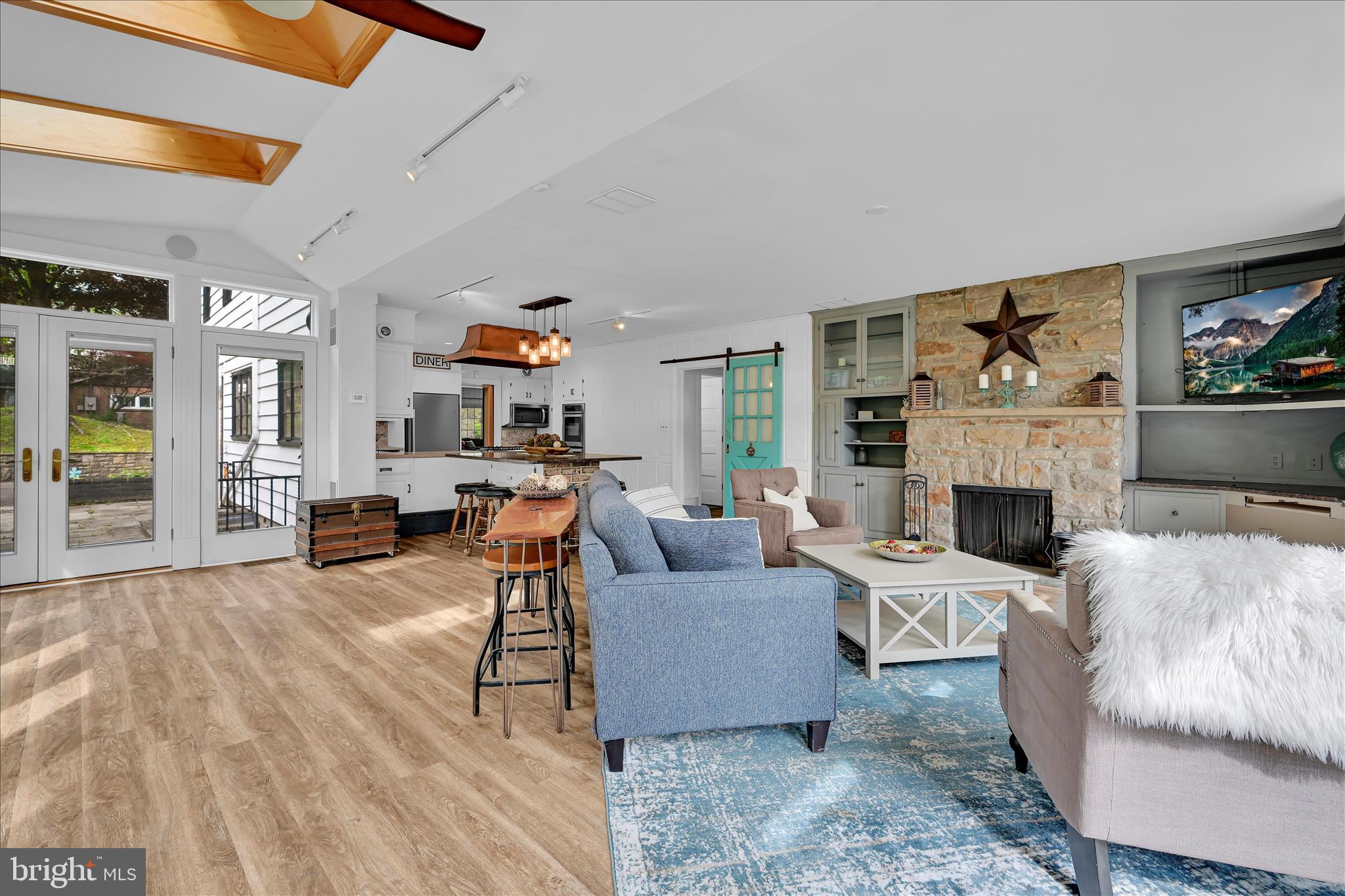 YORKVILLE - Residential