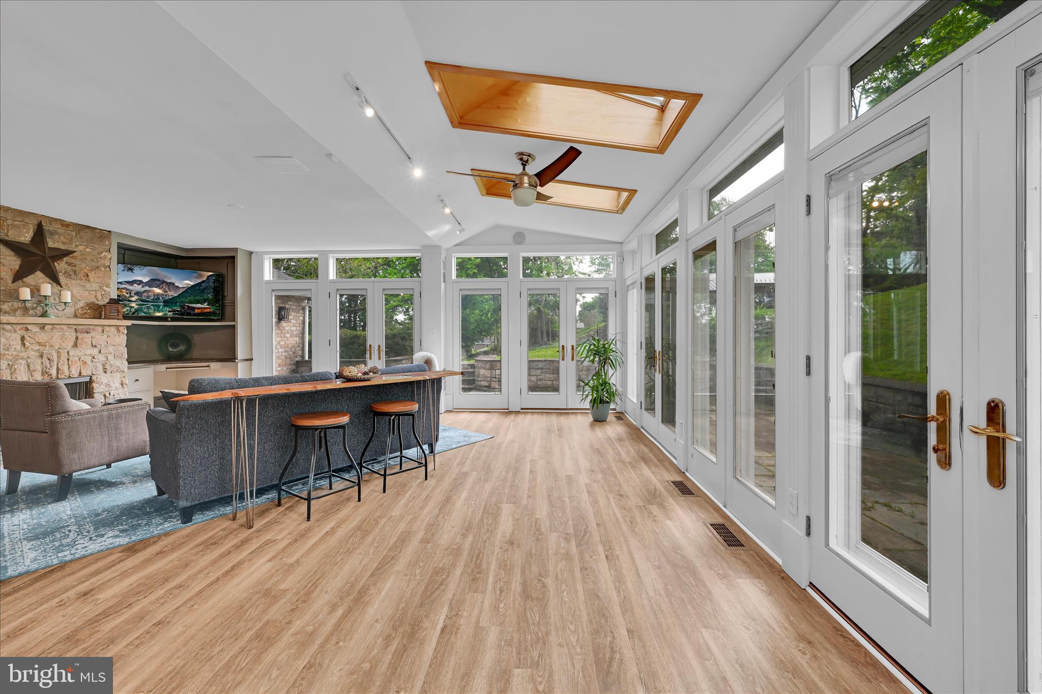 YORKVILLE - Residential
