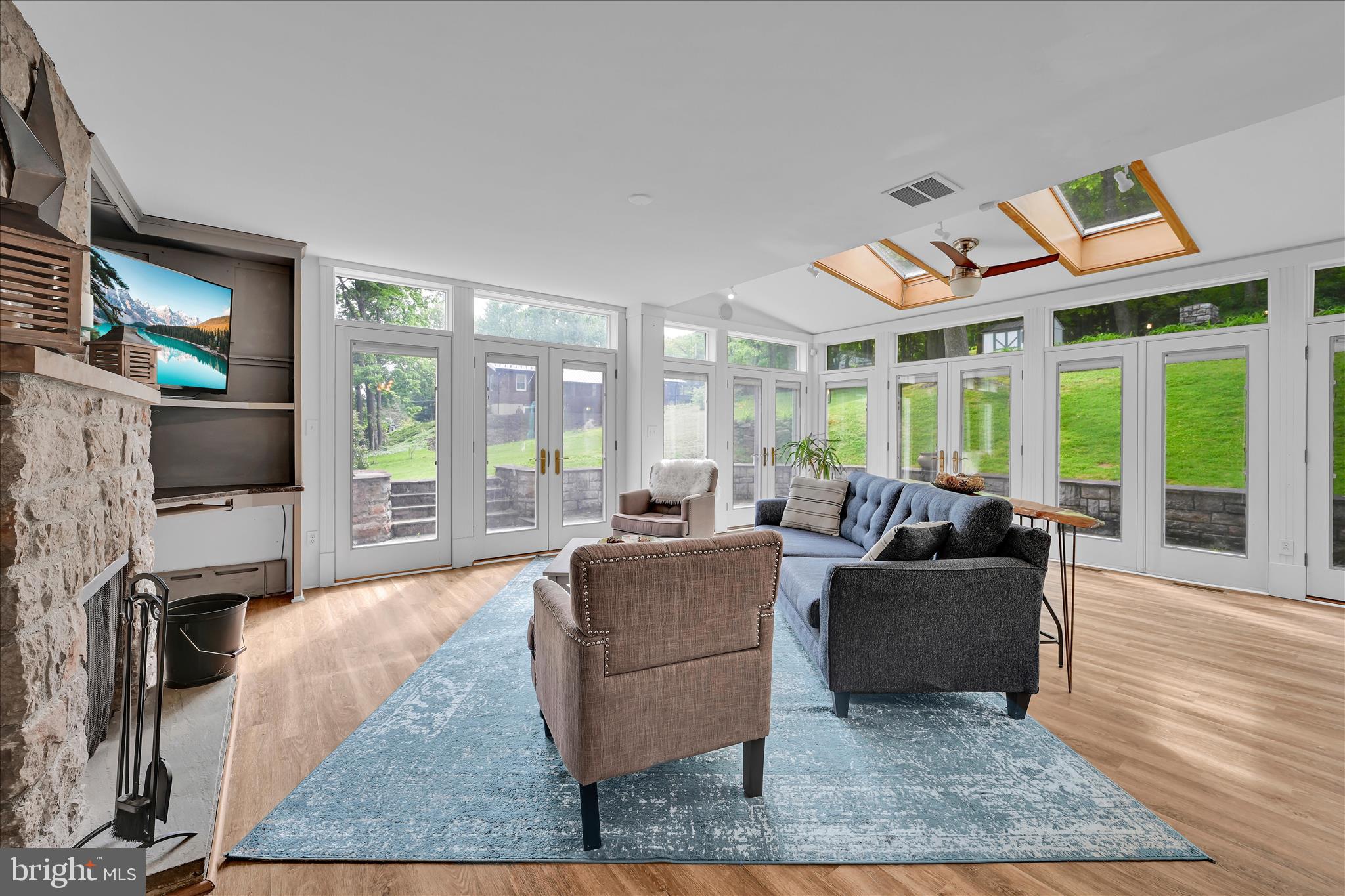 YORKVILLE - Residential