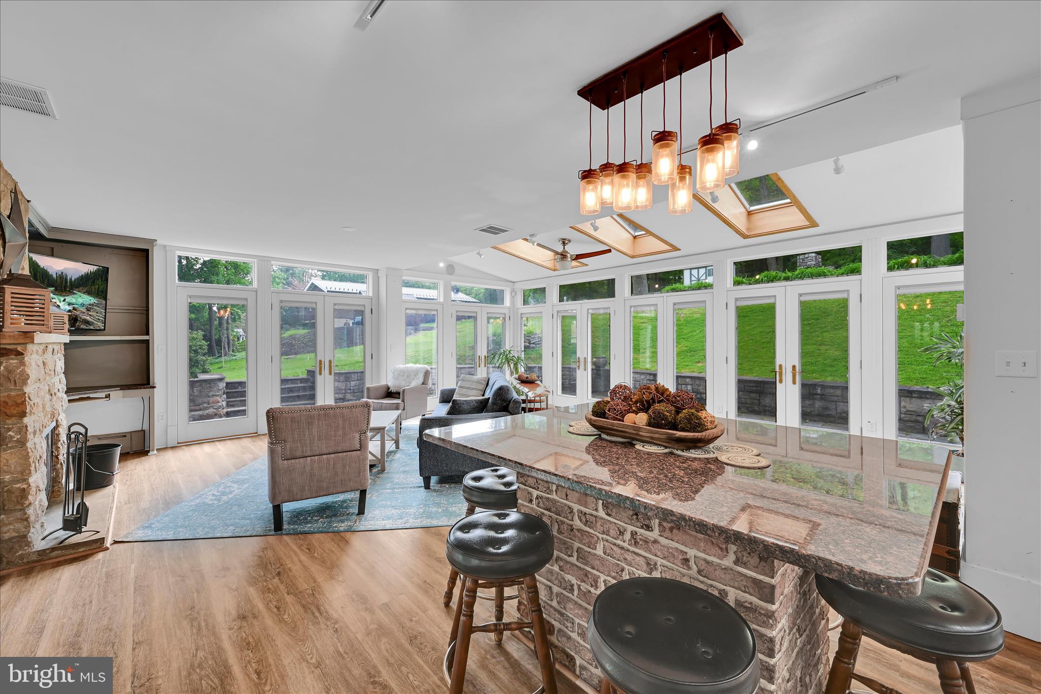 YORKVILLE - Residential