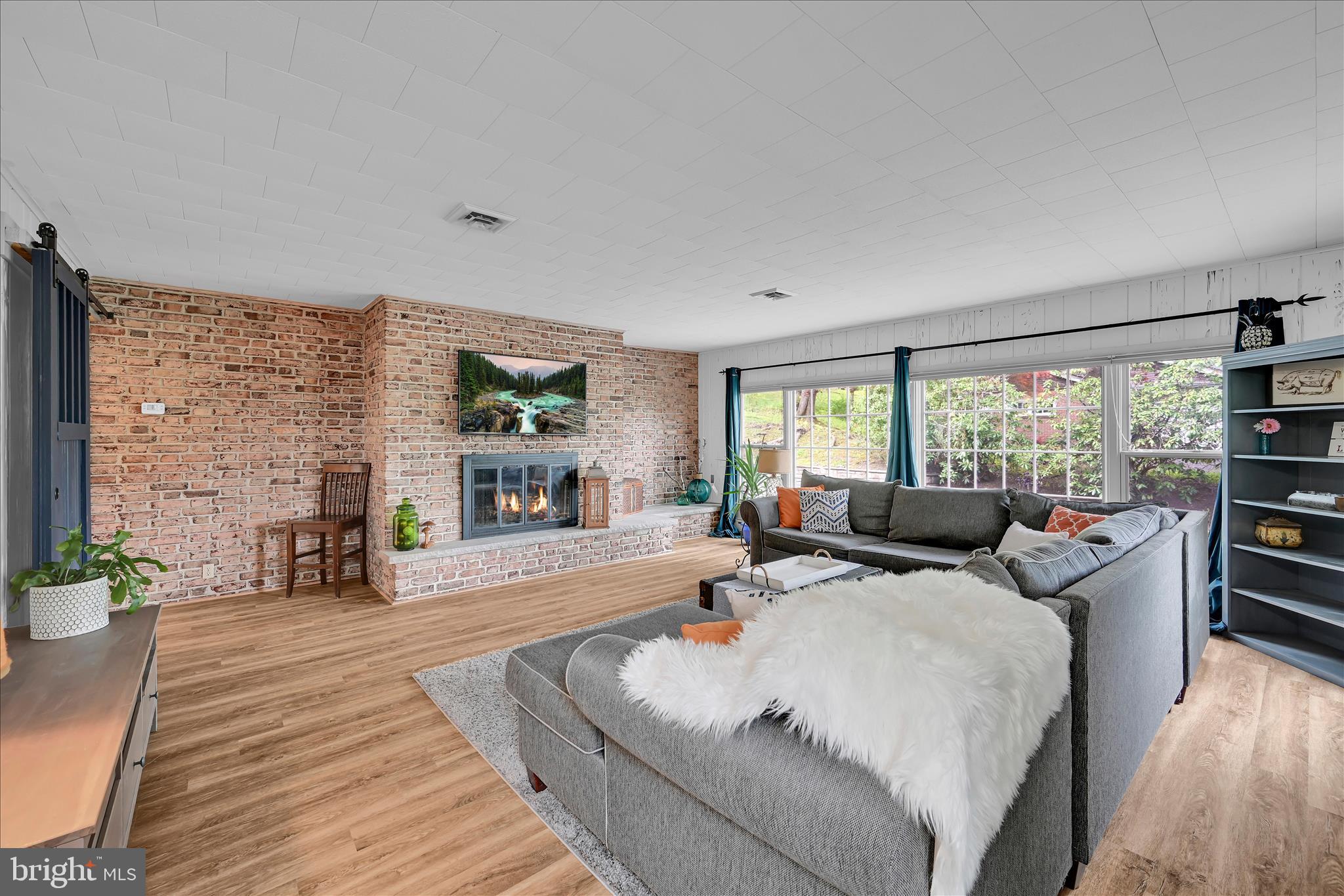 YORKVILLE - Residential