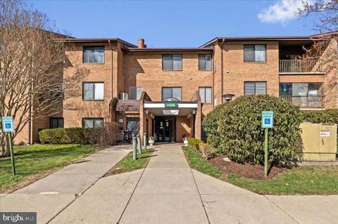 Photo of 15310 Pine Orchard Drive #84-3F, SILVER SPRING, MD 20906 (MLS # MDMC2220514)