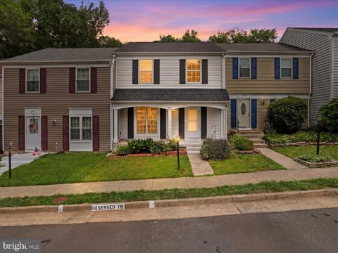 Photo of 6255 Astrid Cove, CENTREVILLE, VA 20120 (MLS # VAFX2326818)