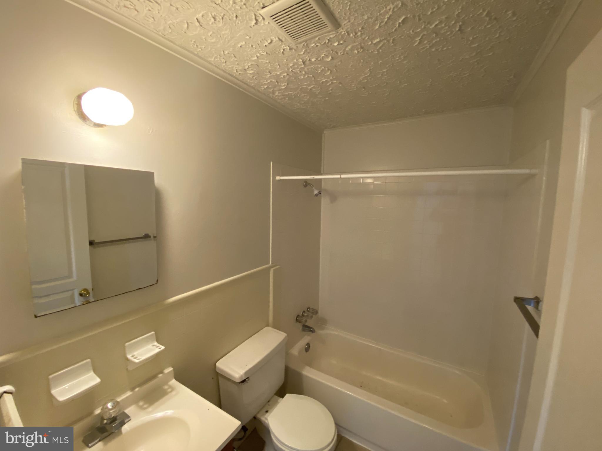 ROSELAND - Residential Lease