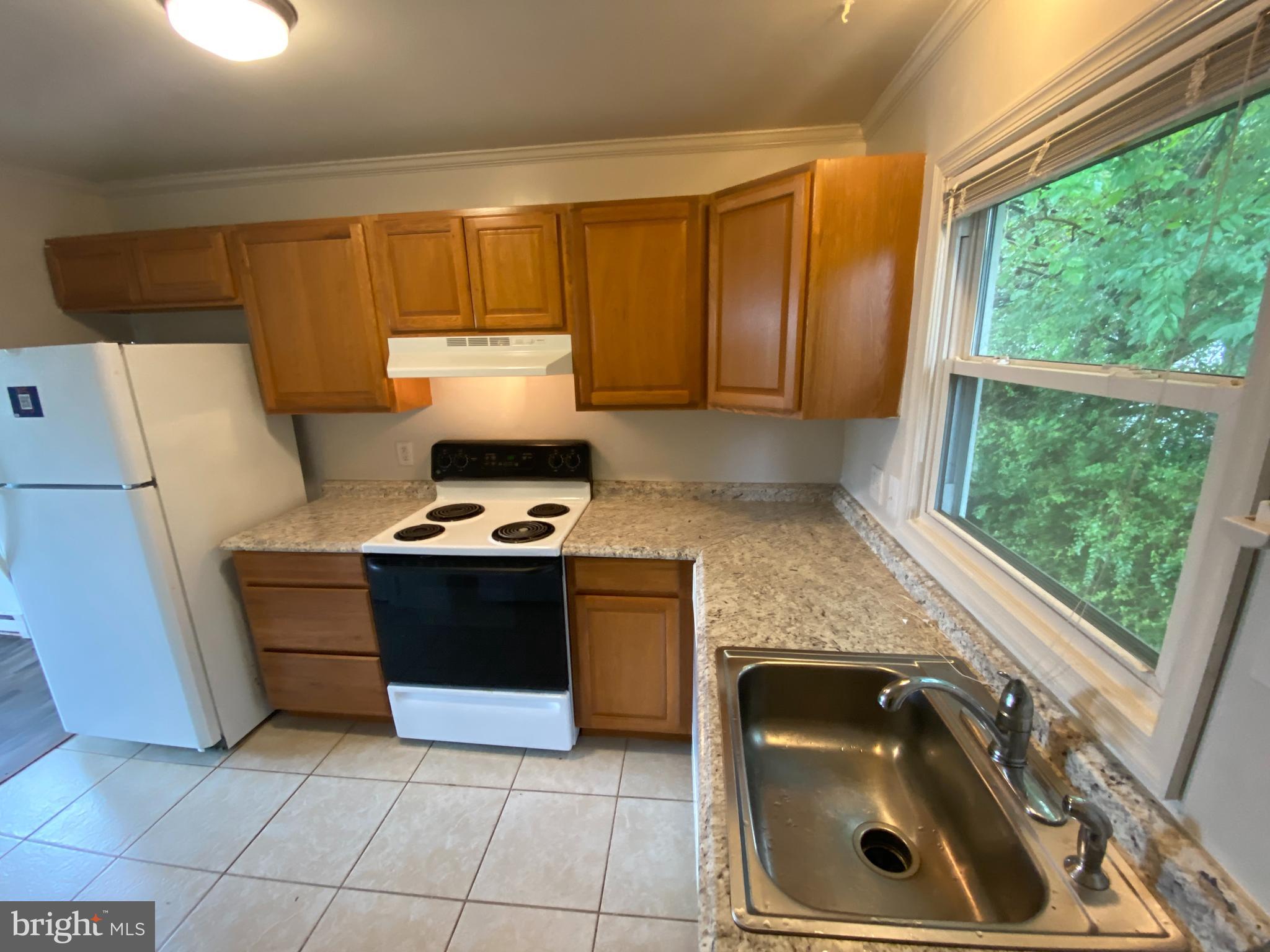 ROSELAND - Residential Lease