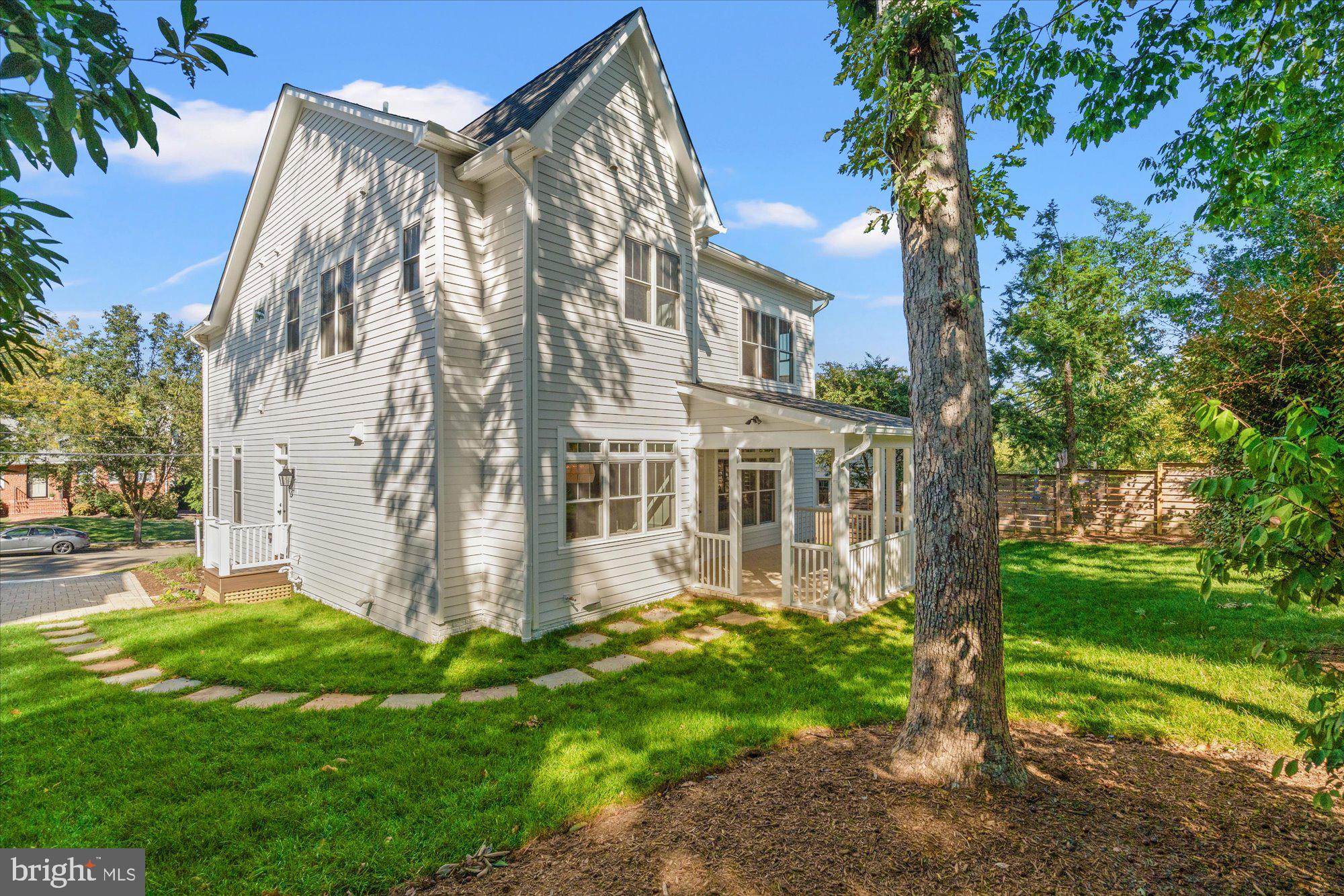 MONTICELLO PARK - Residential