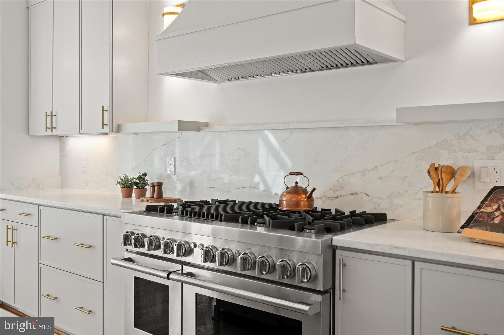 MONTICELLO PARK - Residential