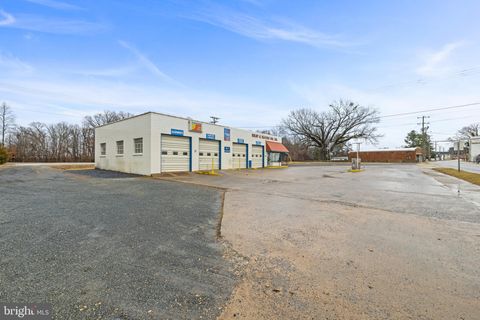 Photo of 16855 Oak Street, DILLWYN, VA 23936 (MLS # VABH2000292)