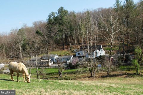 Homes For Sale - 20 Victory Lane<br/> CASTLETON, VA 22716