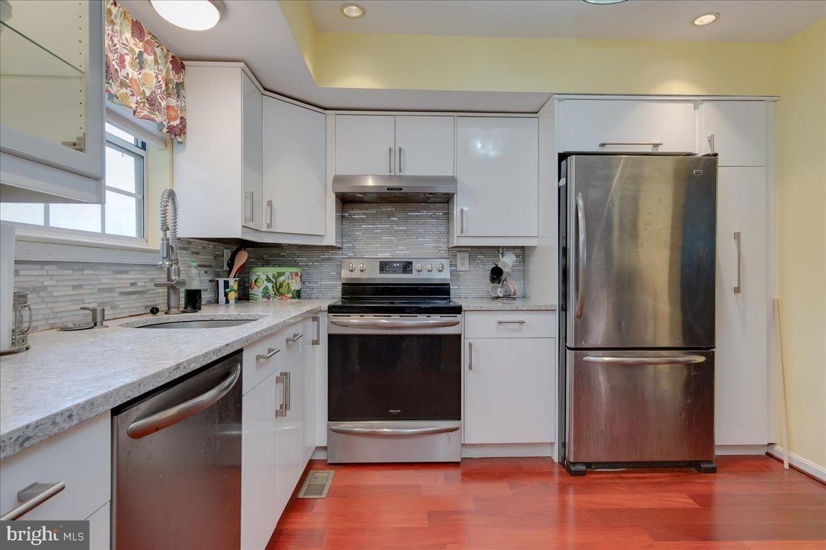 COURTLAND MANOR - Residential