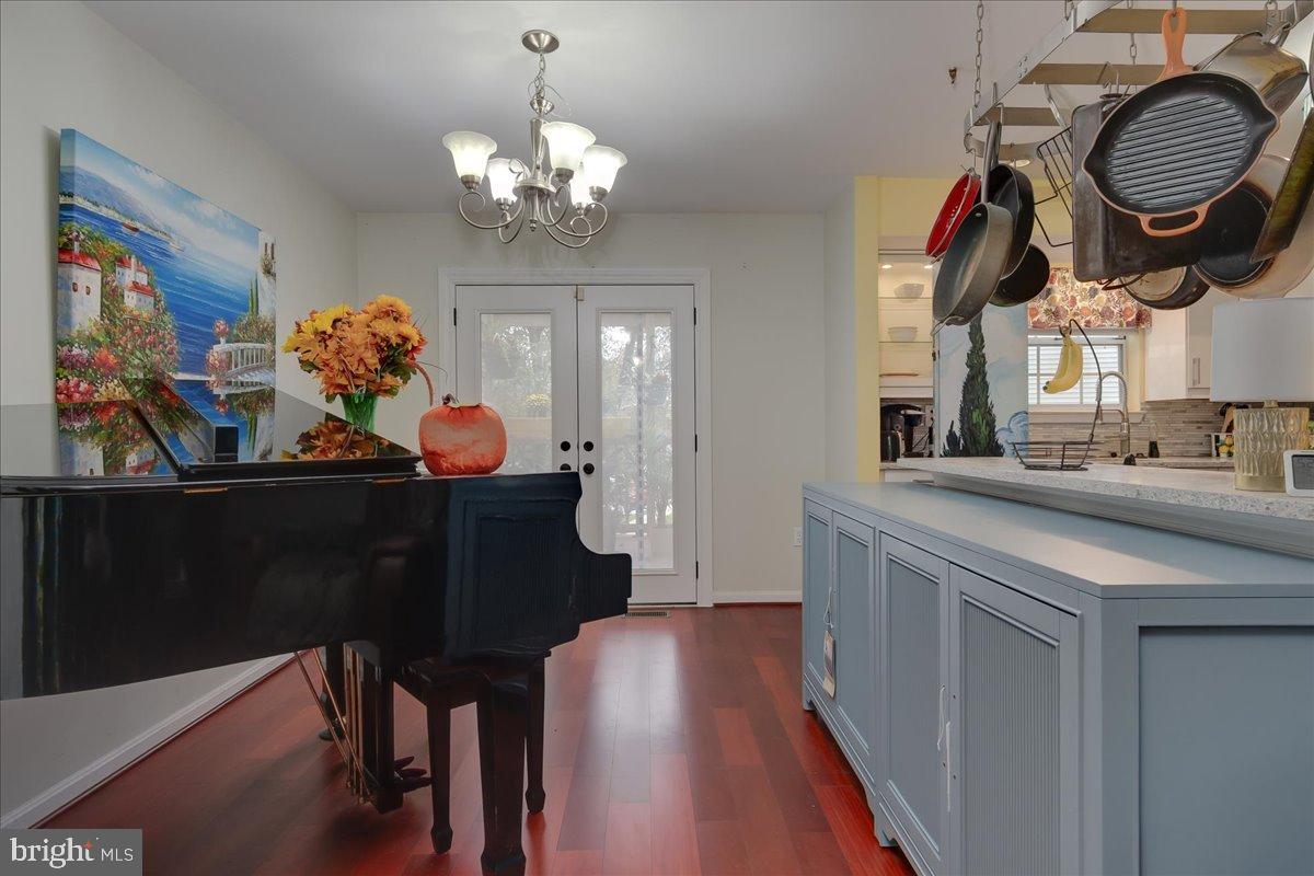 COURTLAND MANOR - Residential