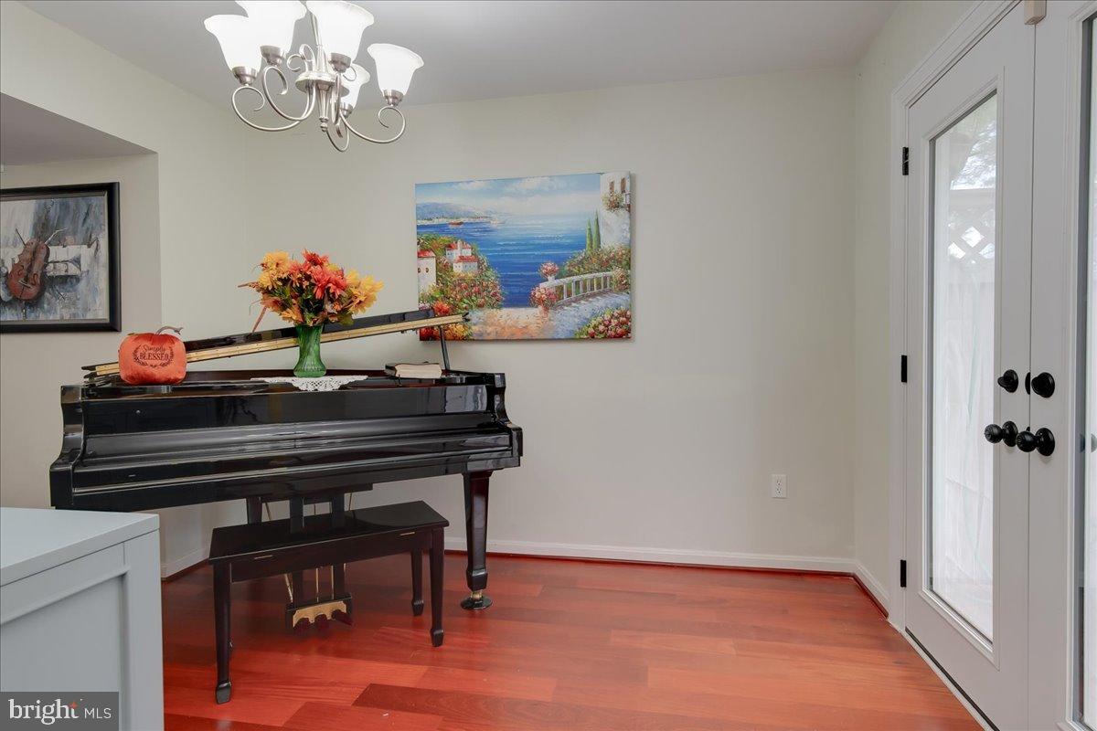 COURTLAND MANOR - Residential