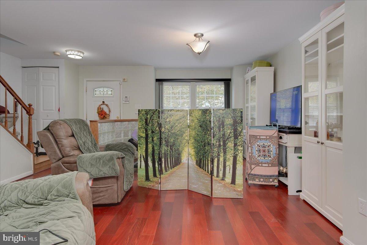 COURTLAND MANOR - Residential