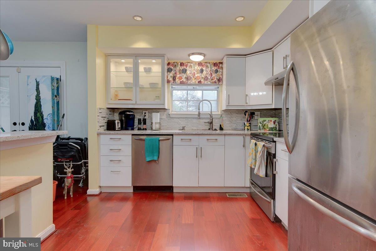 COURTLAND MANOR - Residential