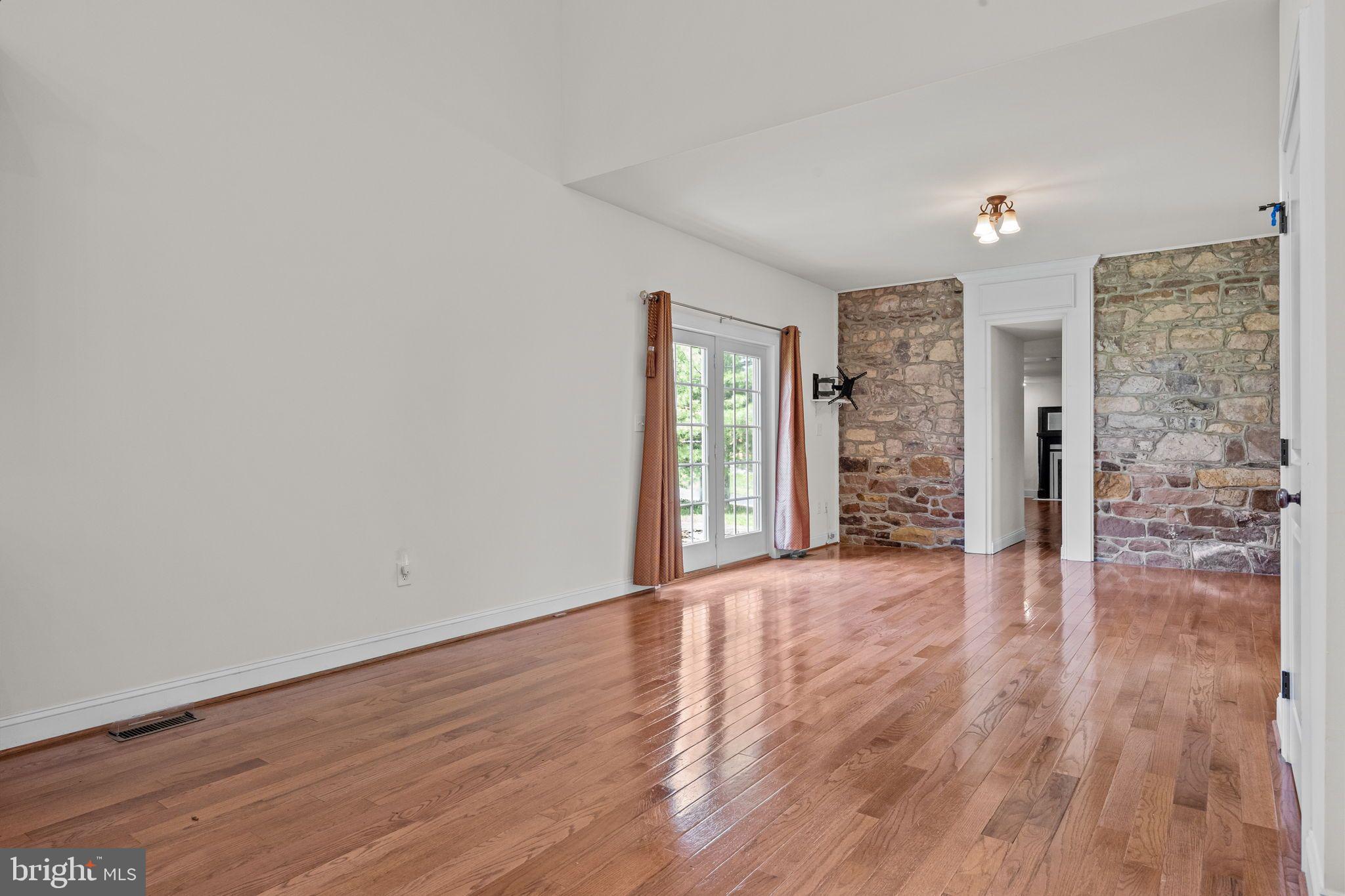 FERGUSON HILL - Residential