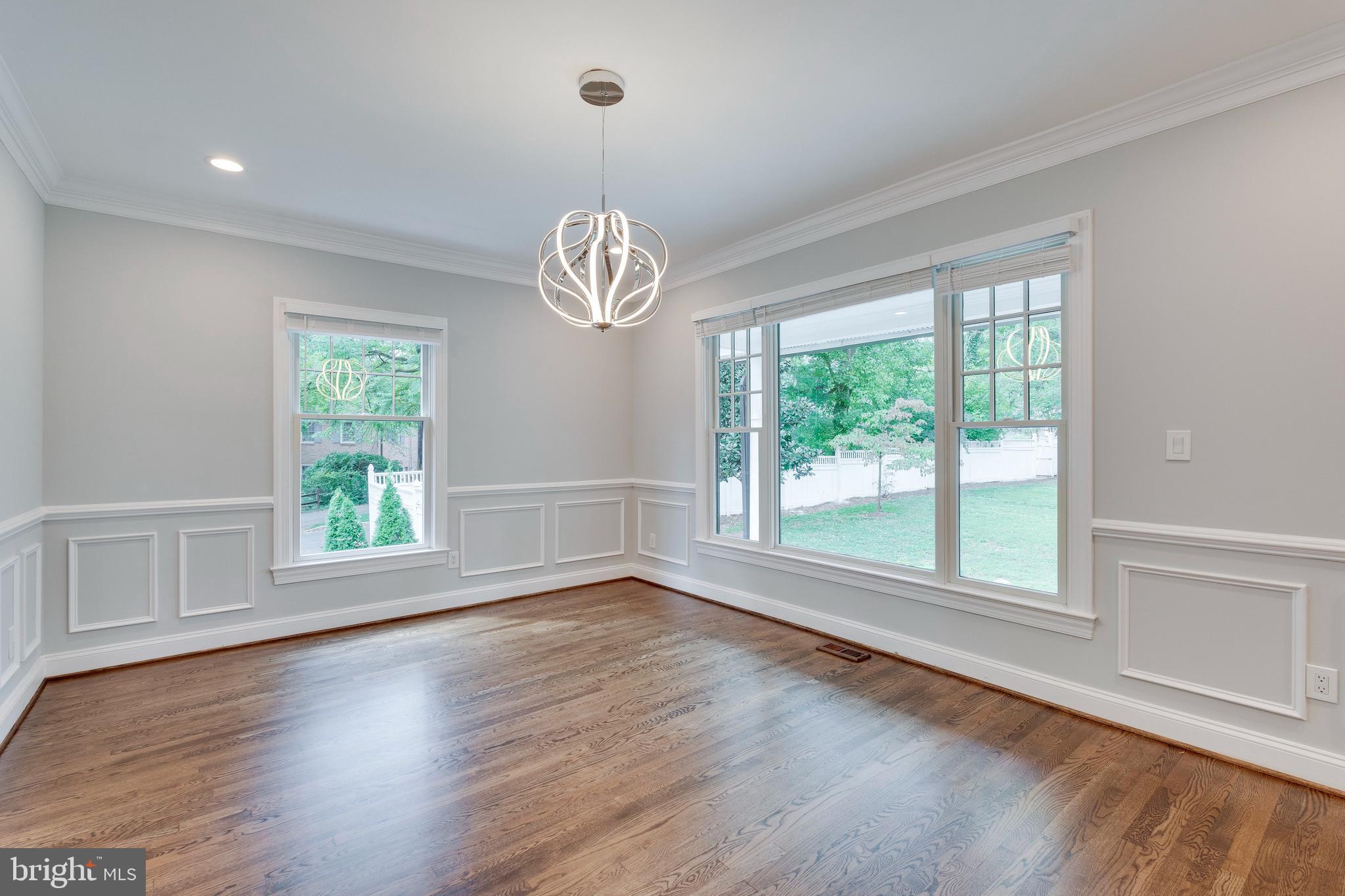 ENGLISH VILLAGE - Residential Lease