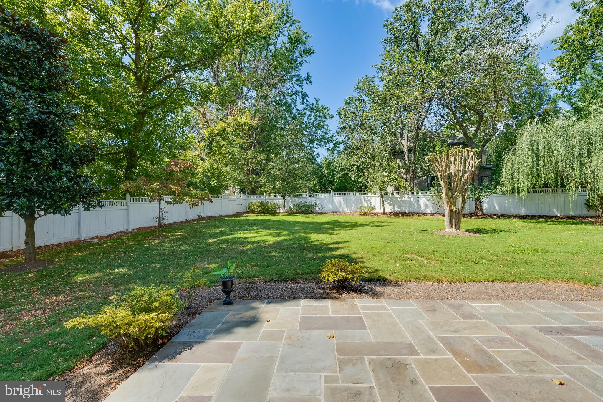 ENGLISH VILLAGE - Residential Lease