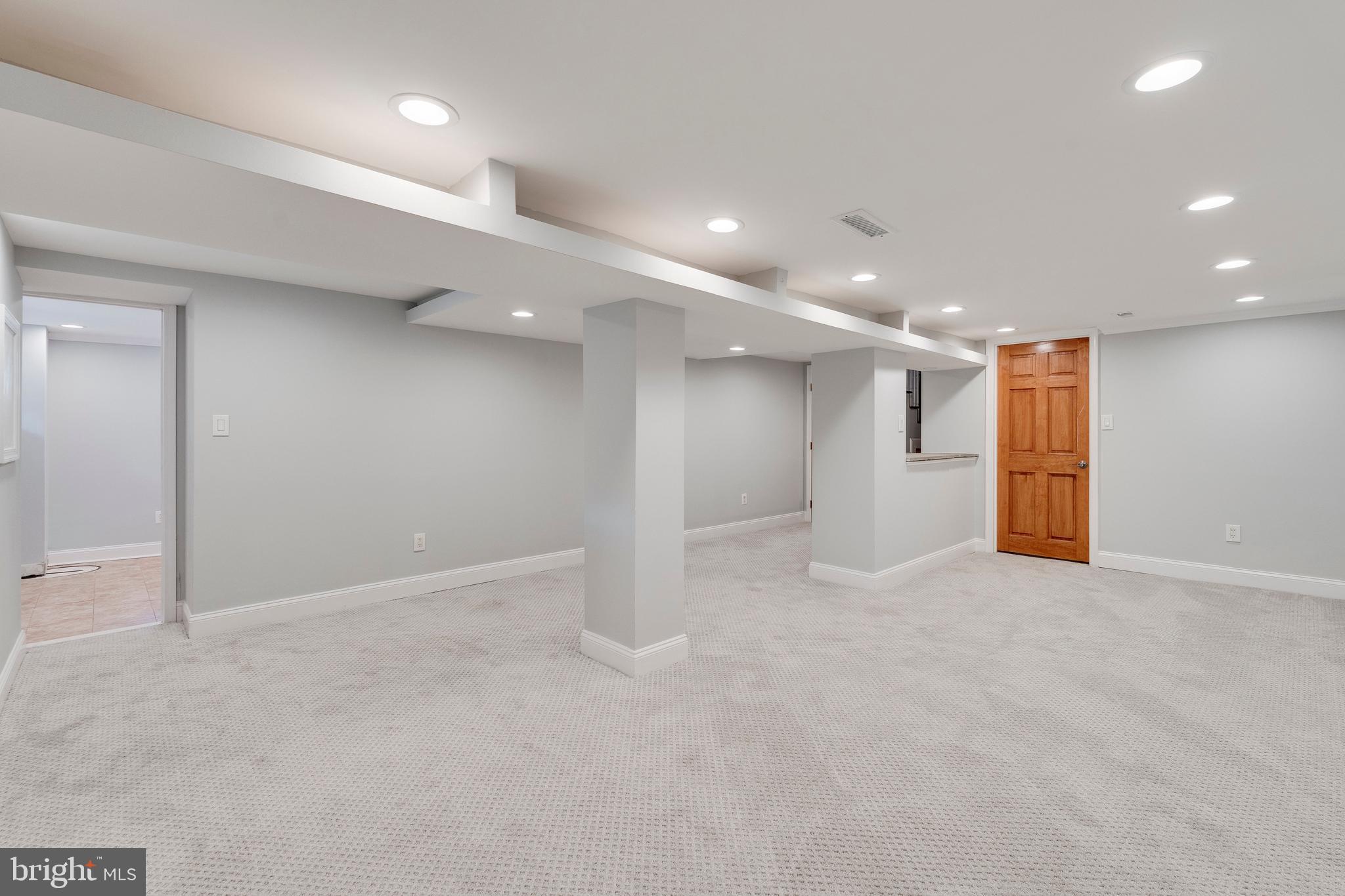 ENGLISH VILLAGE - Residential Lease