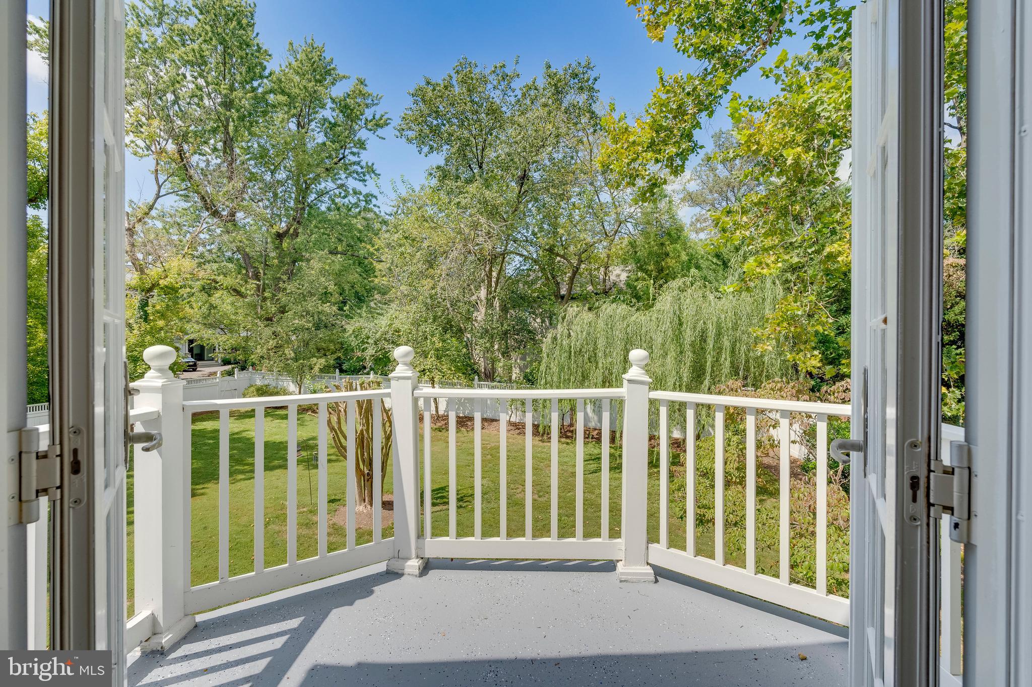 ENGLISH VILLAGE - Residential Lease