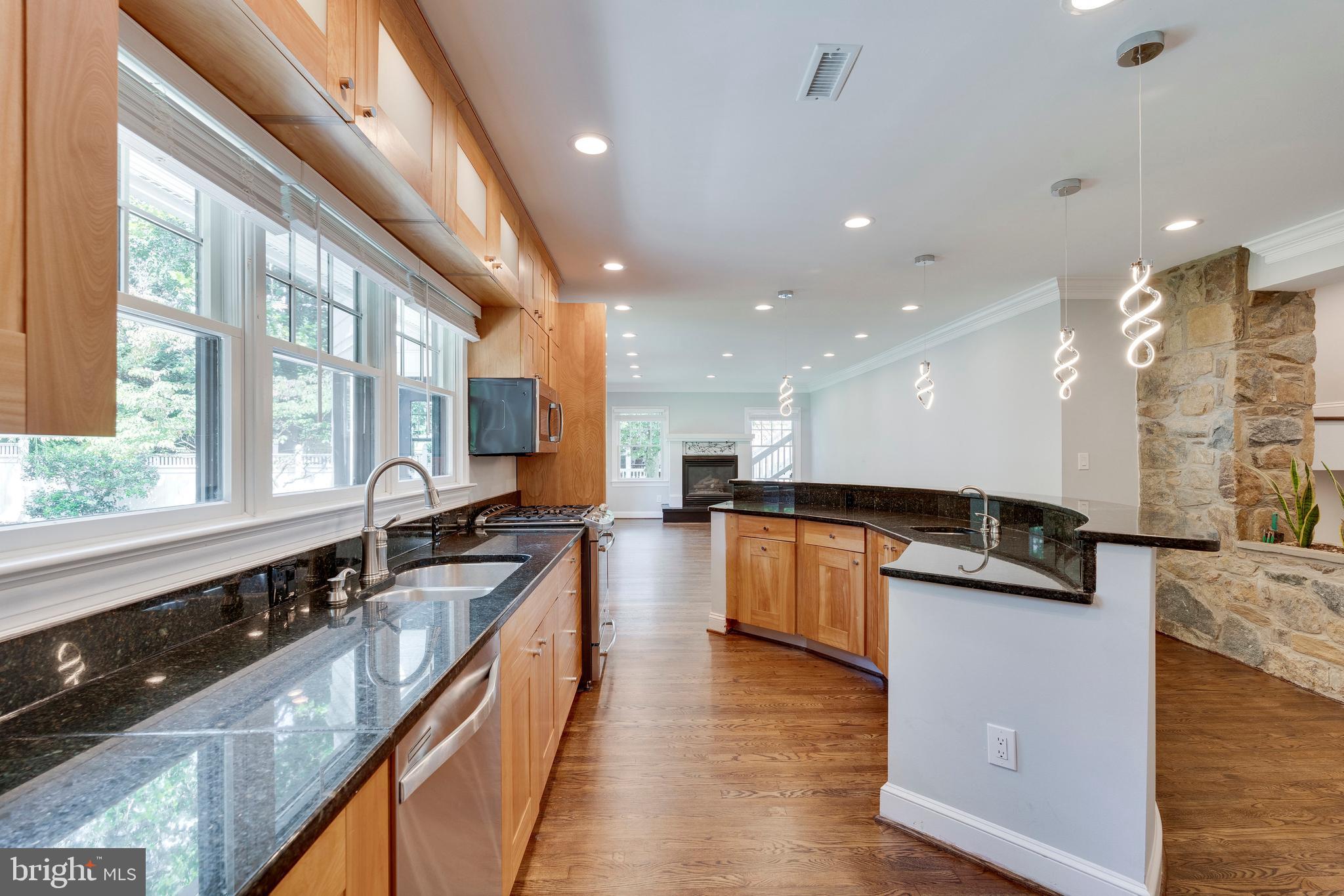 ENGLISH VILLAGE - Residential Lease