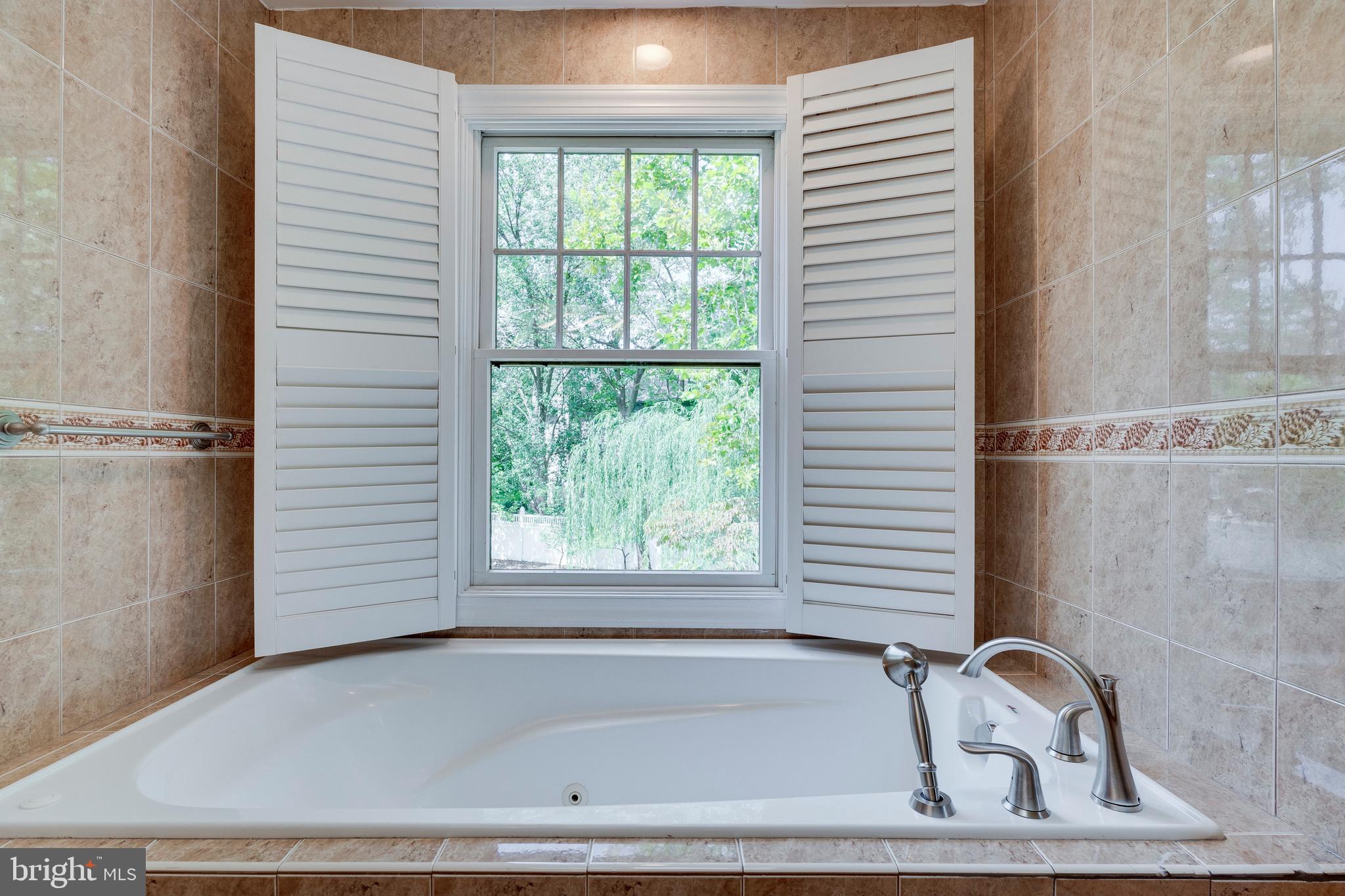 ENGLISH VILLAGE - Residential Lease