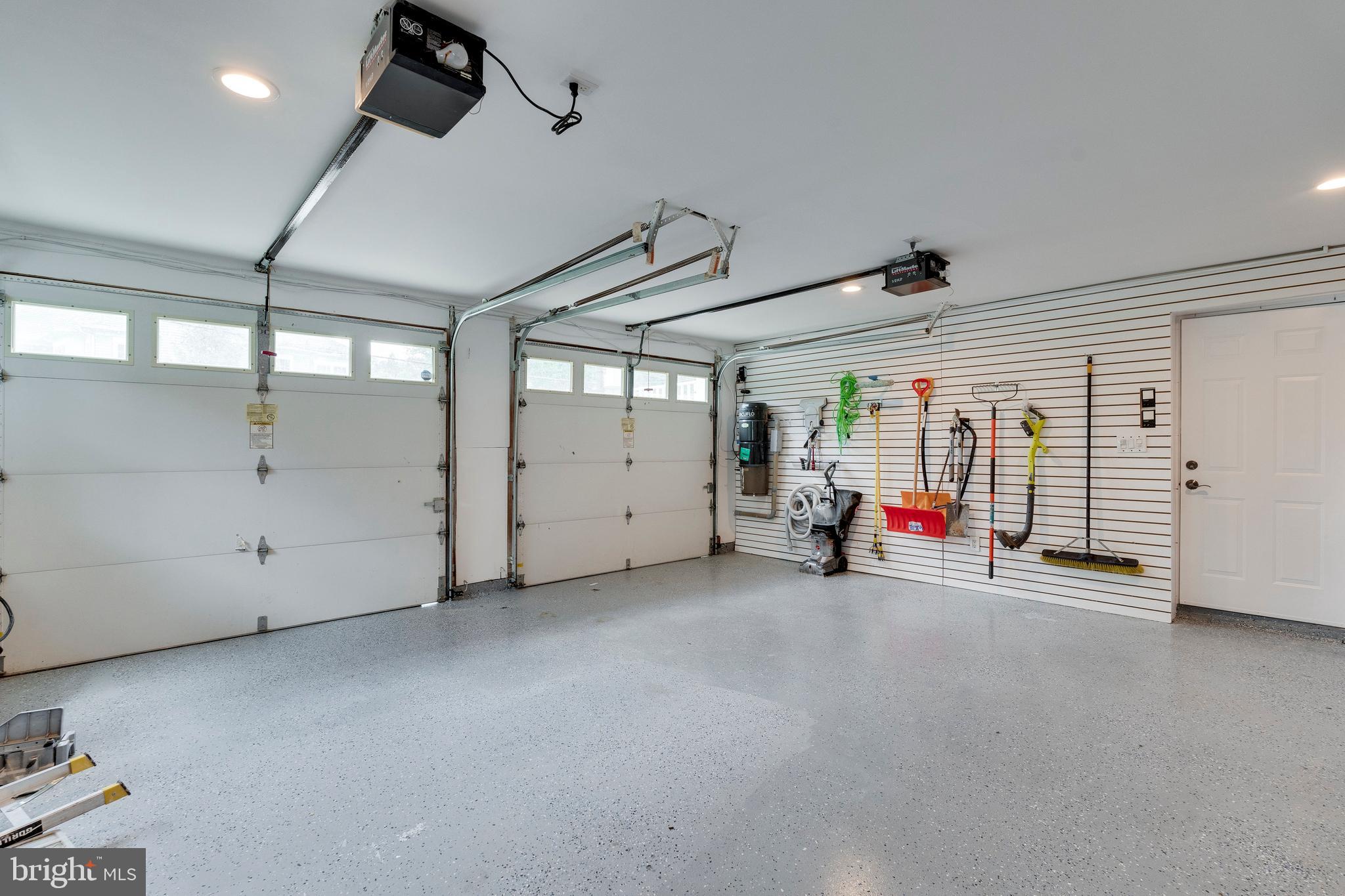 ENGLISH VILLAGE - Residential Lease