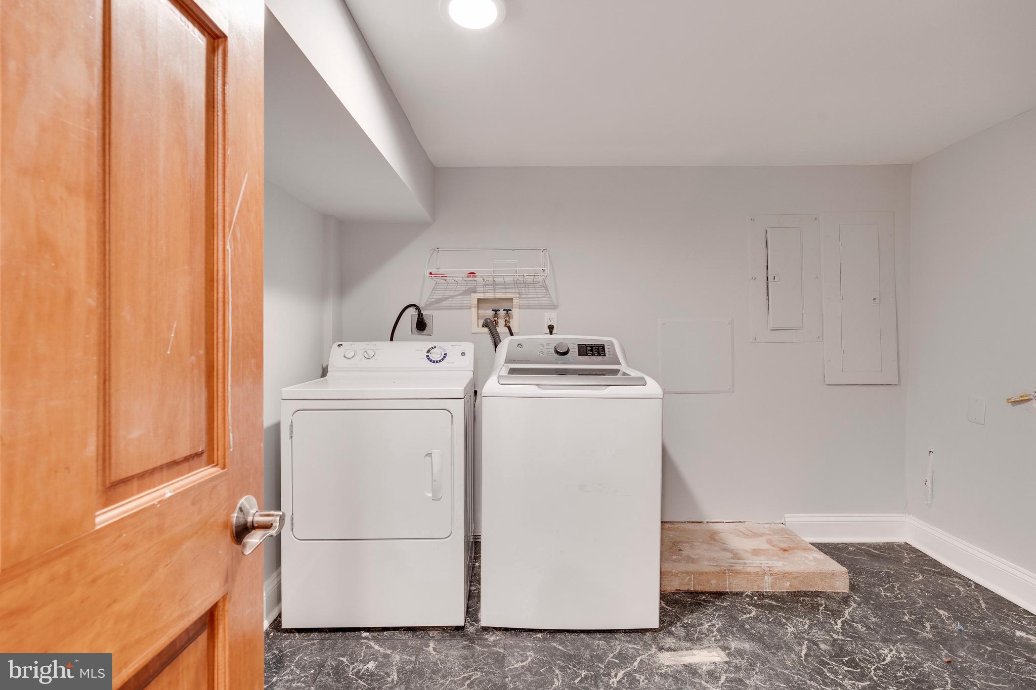 ENGLISH VILLAGE - Residential Lease