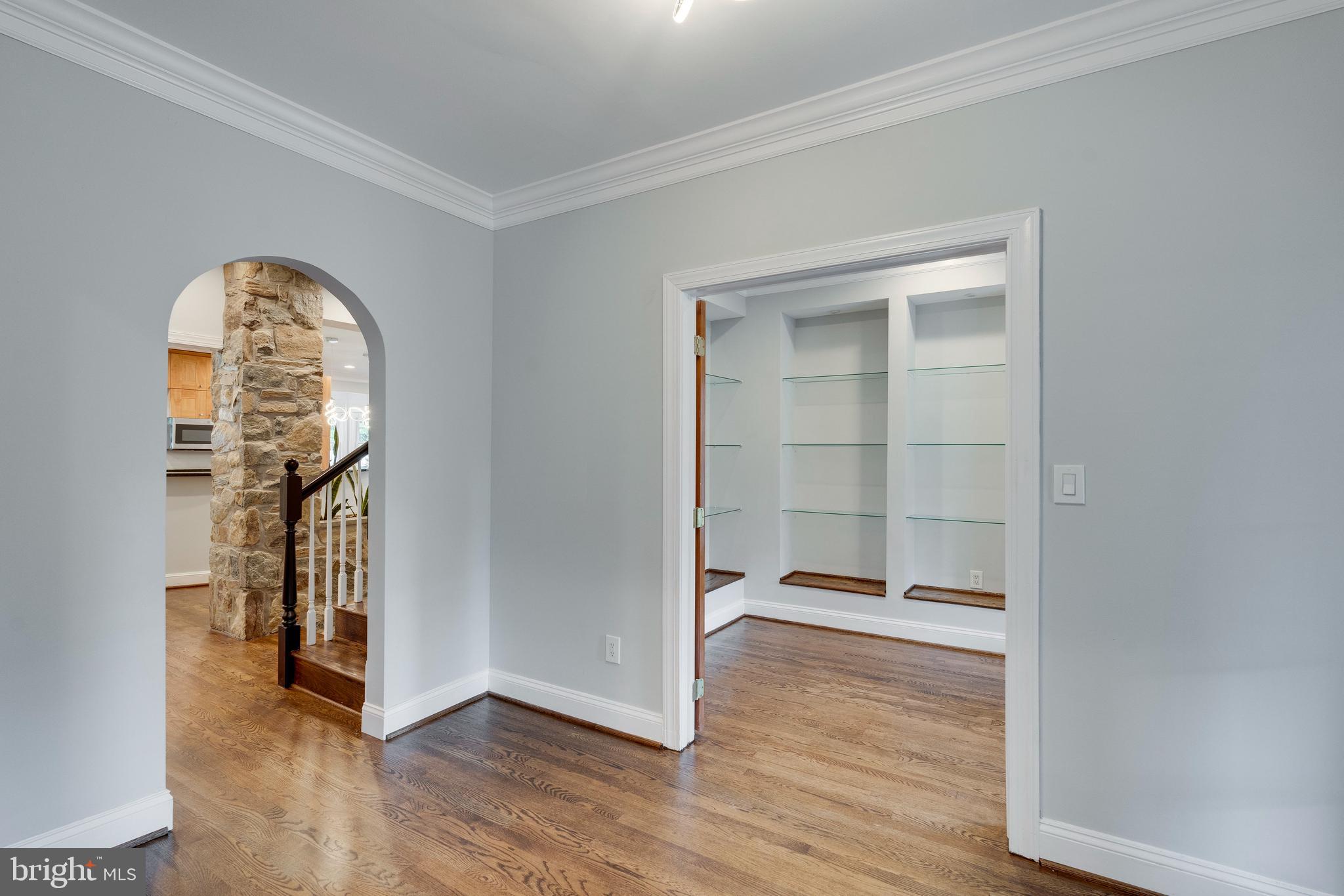 ENGLISH VILLAGE - Residential Lease