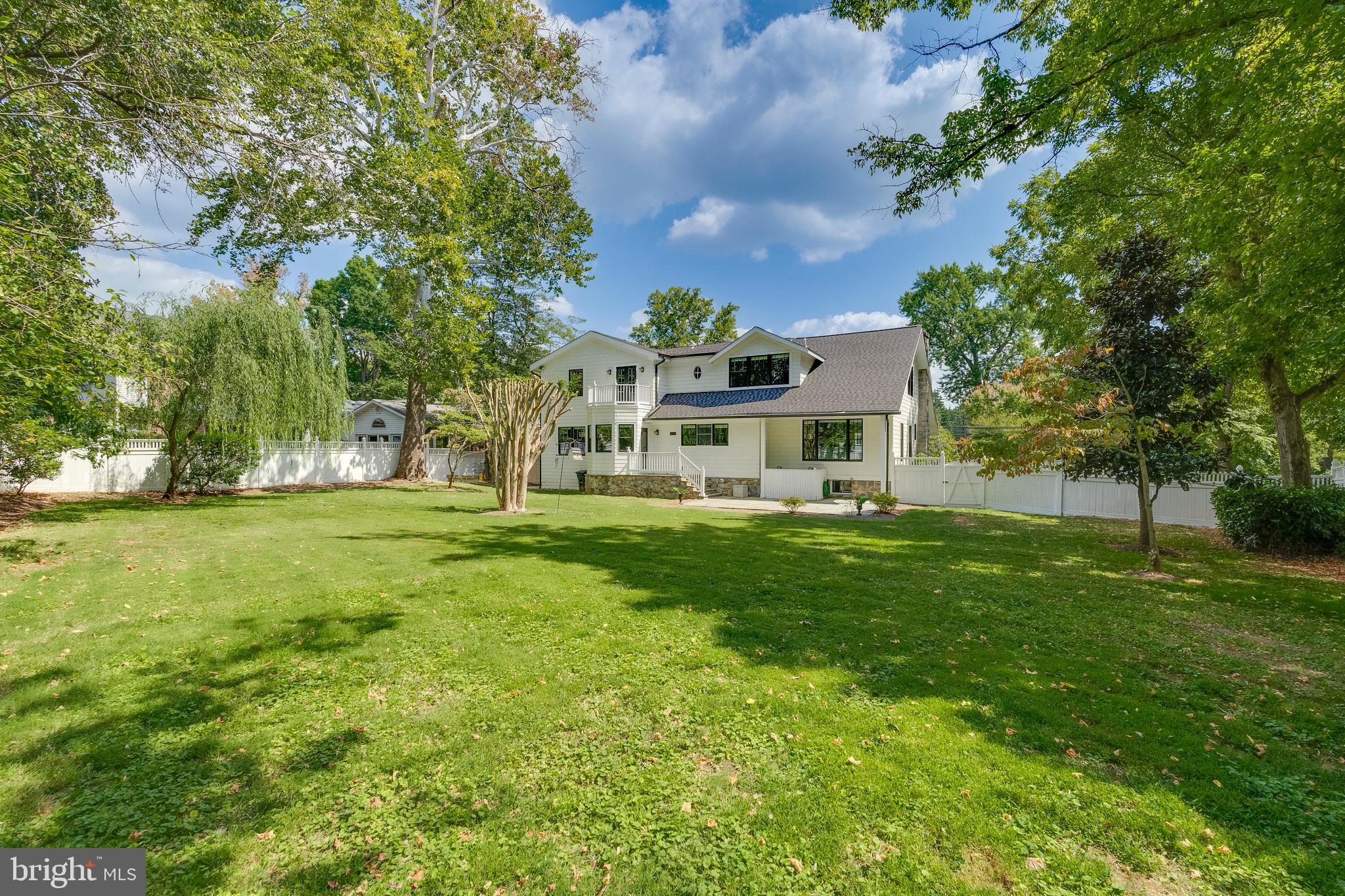 ENGLISH VILLAGE - Residential Lease