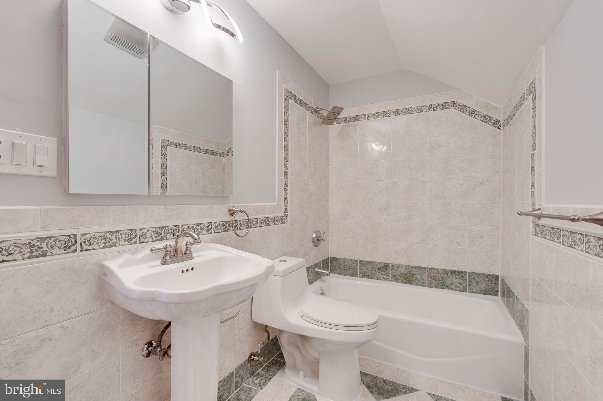 ENGLISH VILLAGE - Residential Lease