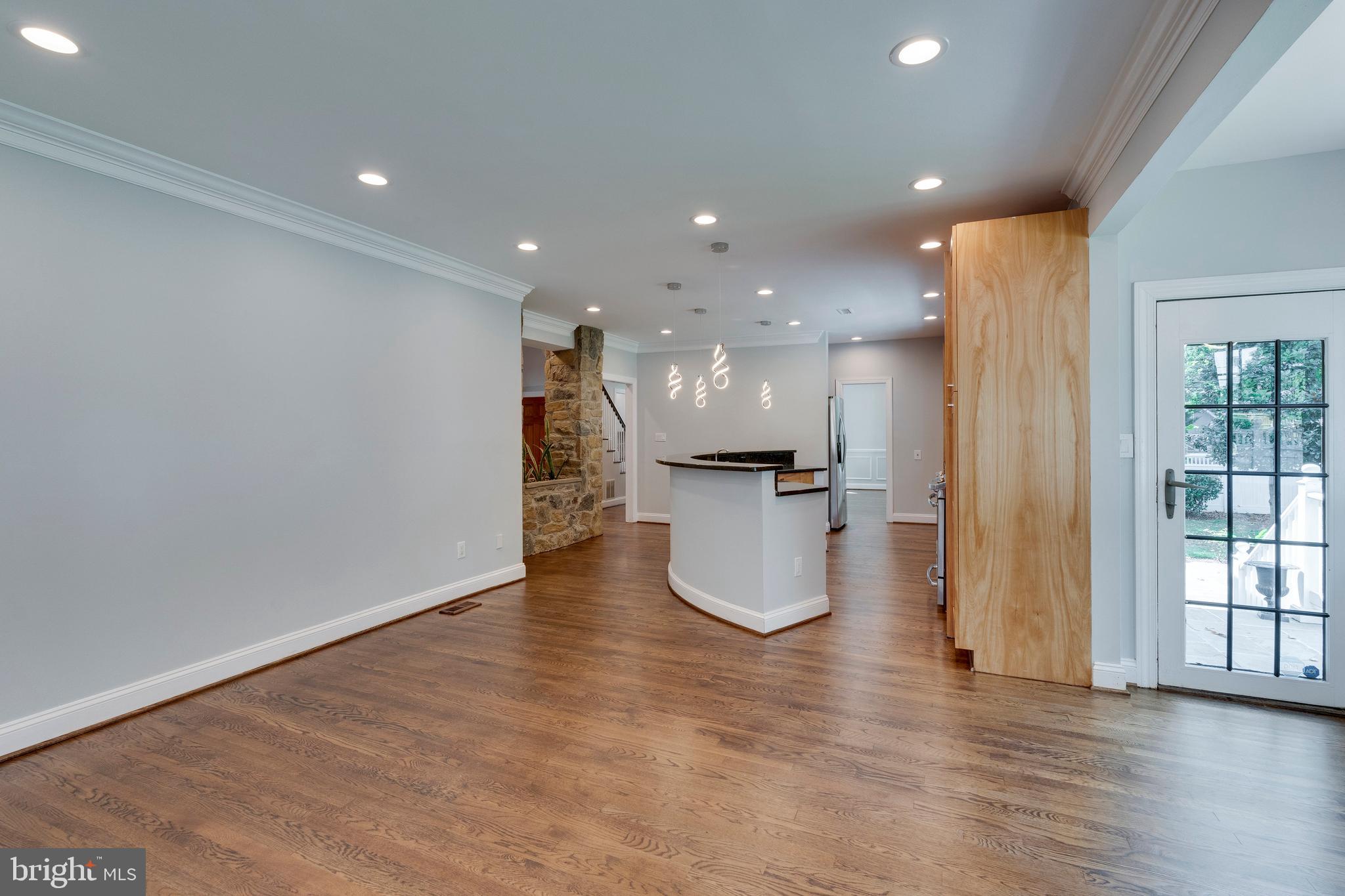 ENGLISH VILLAGE - Residential Lease