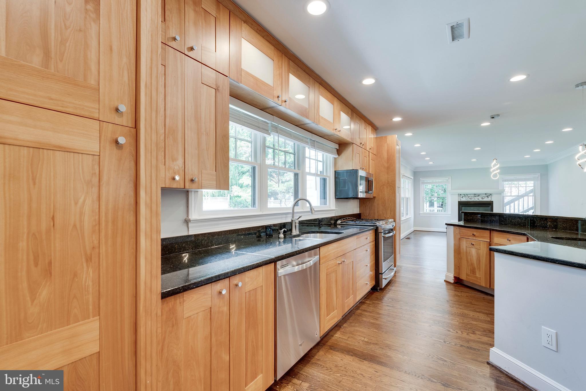 ENGLISH VILLAGE - Residential Lease