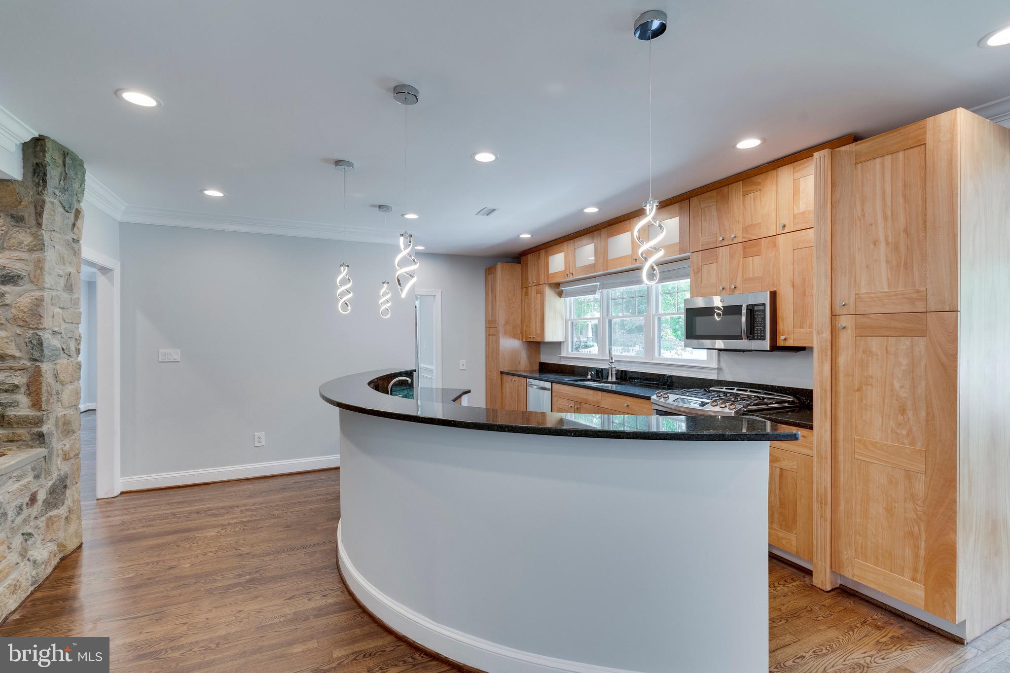 ENGLISH VILLAGE - Residential Lease