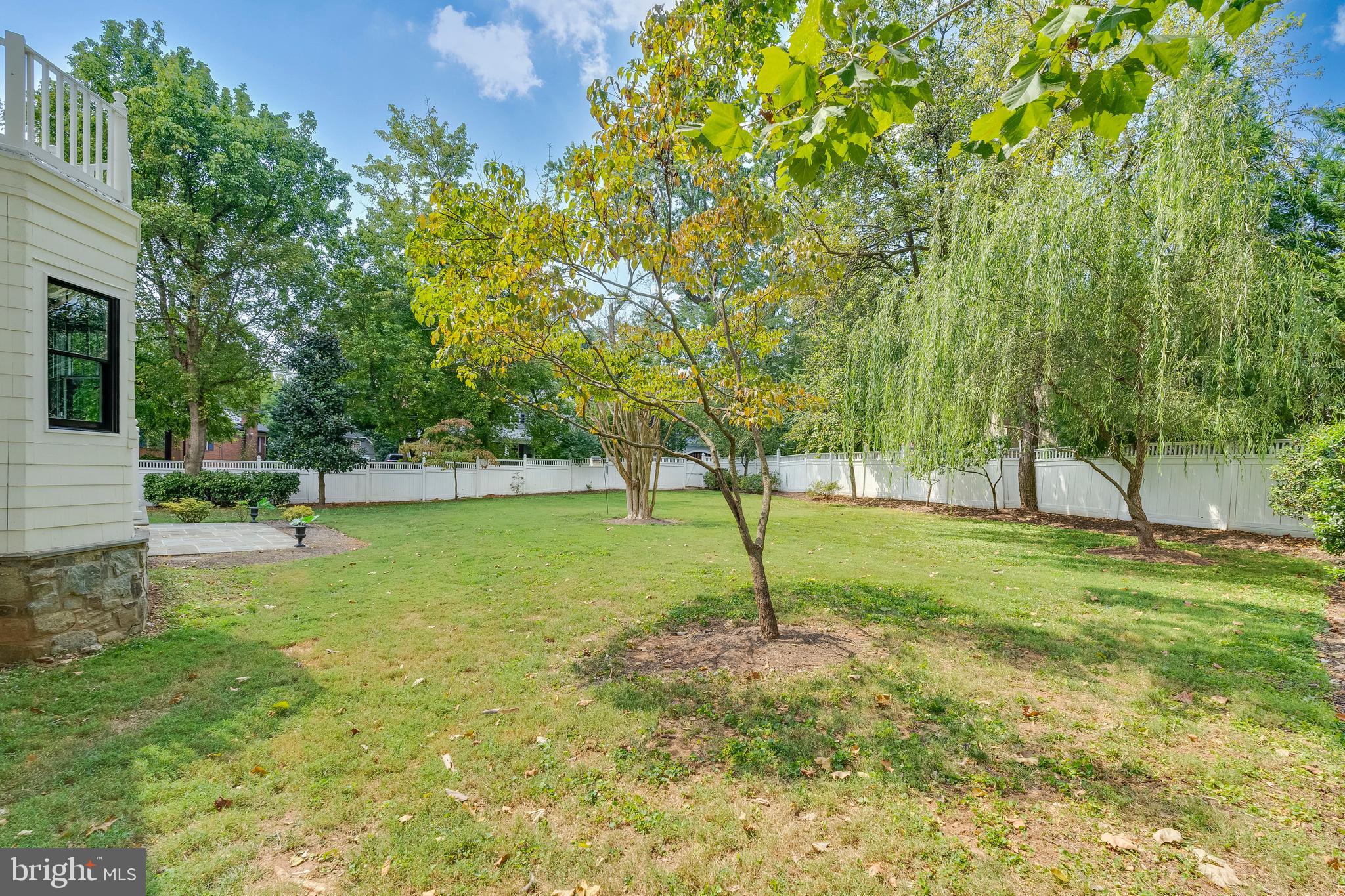 ENGLISH VILLAGE - Residential Lease