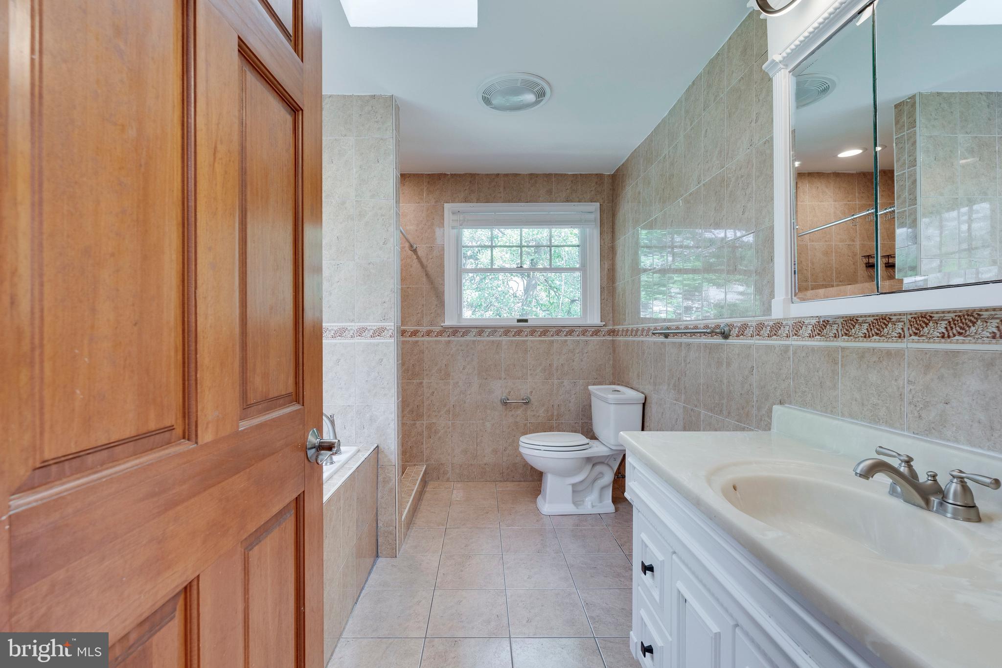 ENGLISH VILLAGE - Residential Lease